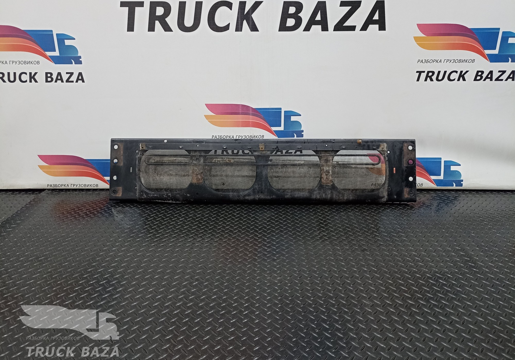 204982 Кронштейн решетки радиатора для Volvo FH 2 (с 2002 по 2008)