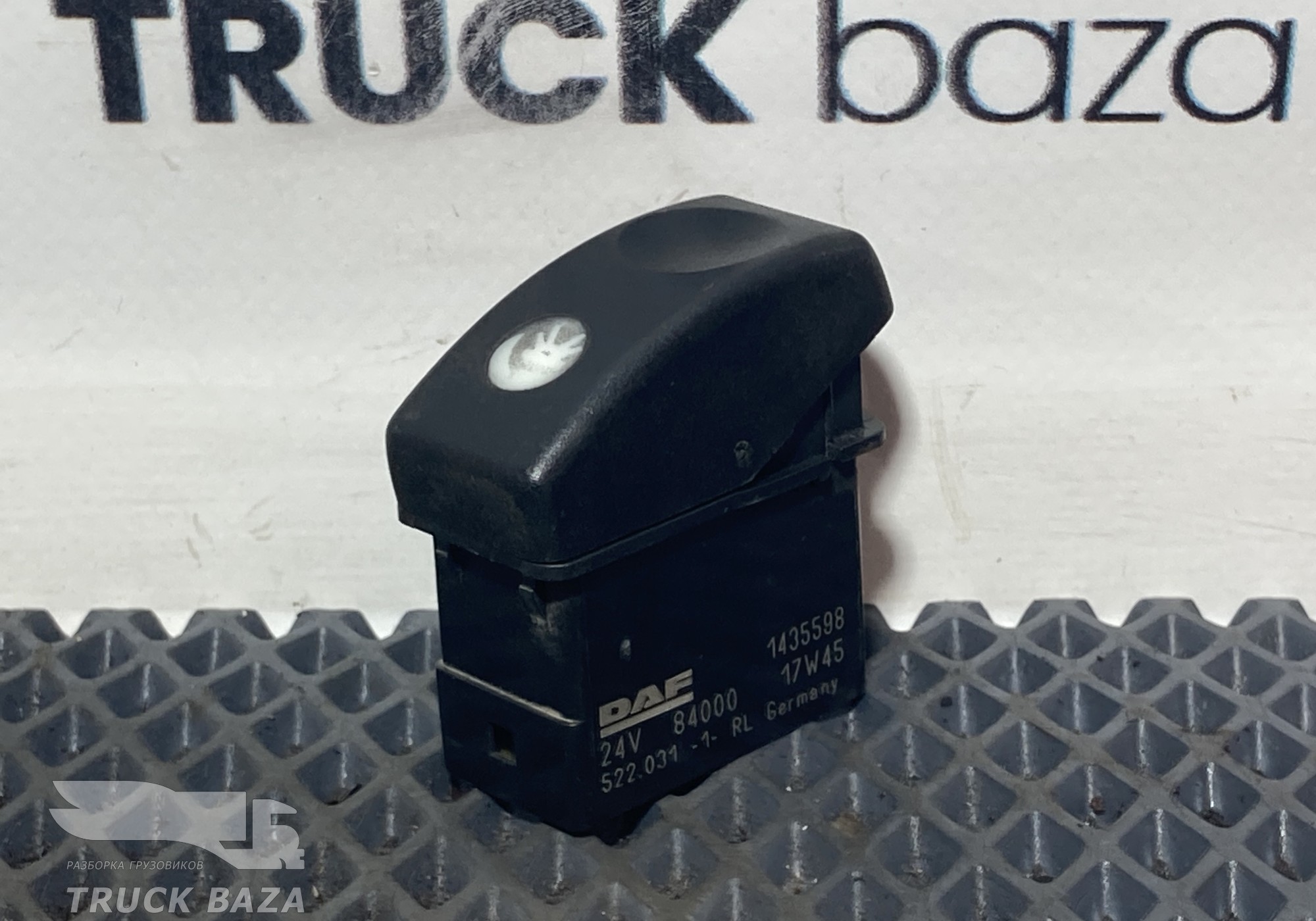 1435598 Кнопка света фар