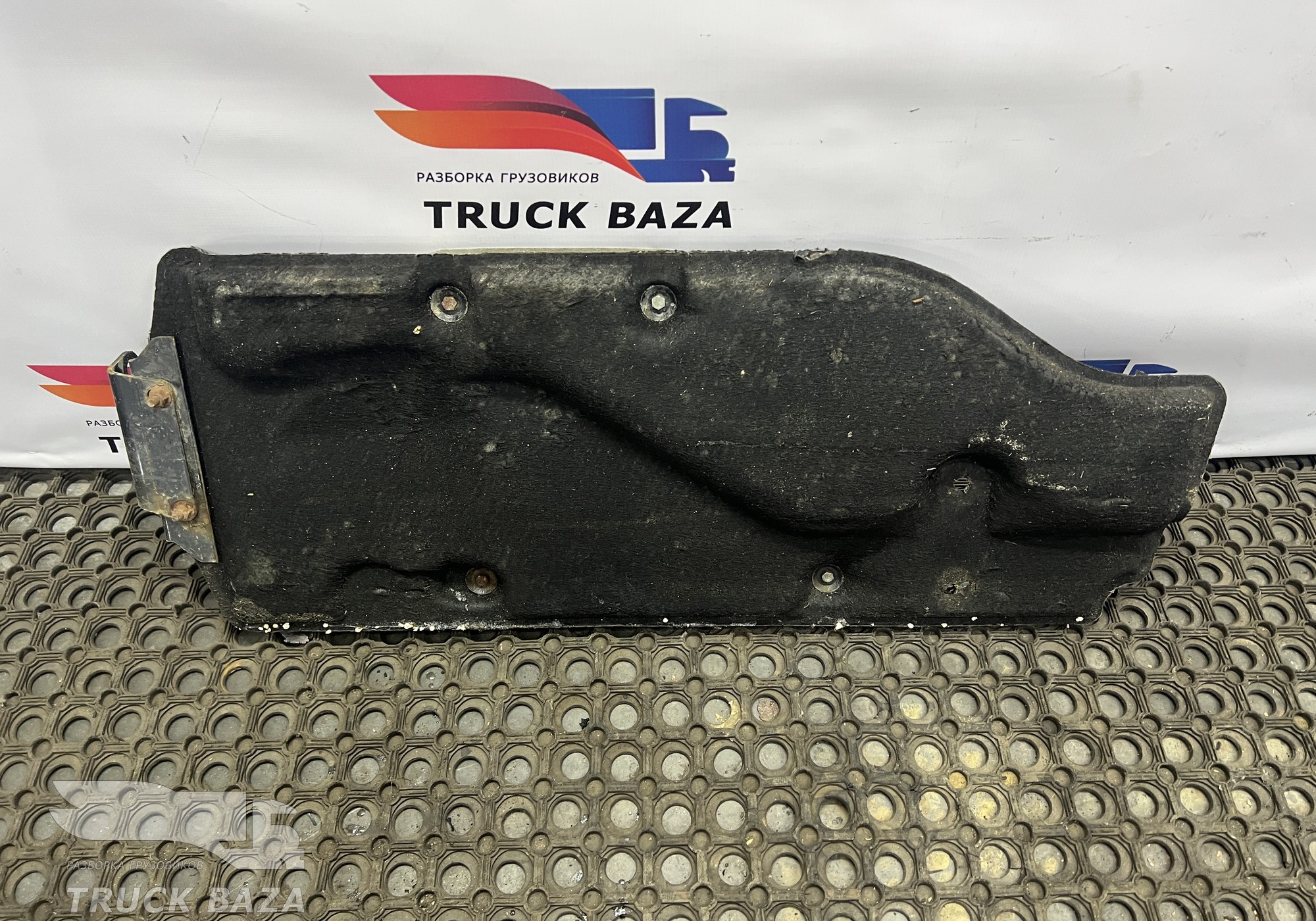 81192200902 Шумоизоляция двигателя правая