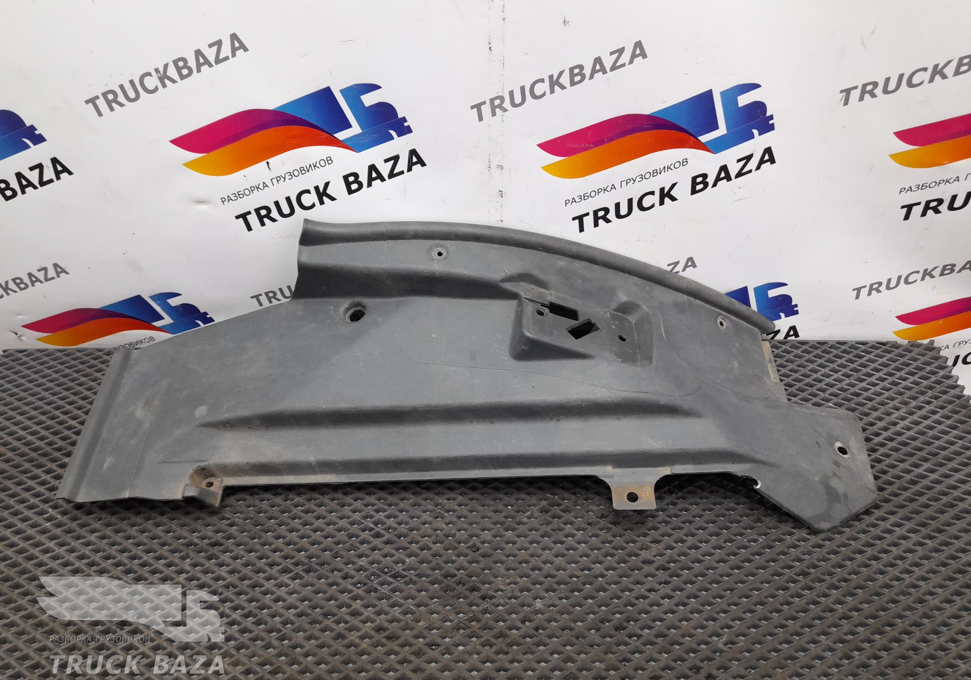 9736841418 Накладка порога (внутри) для Mercedes-Benz Axor