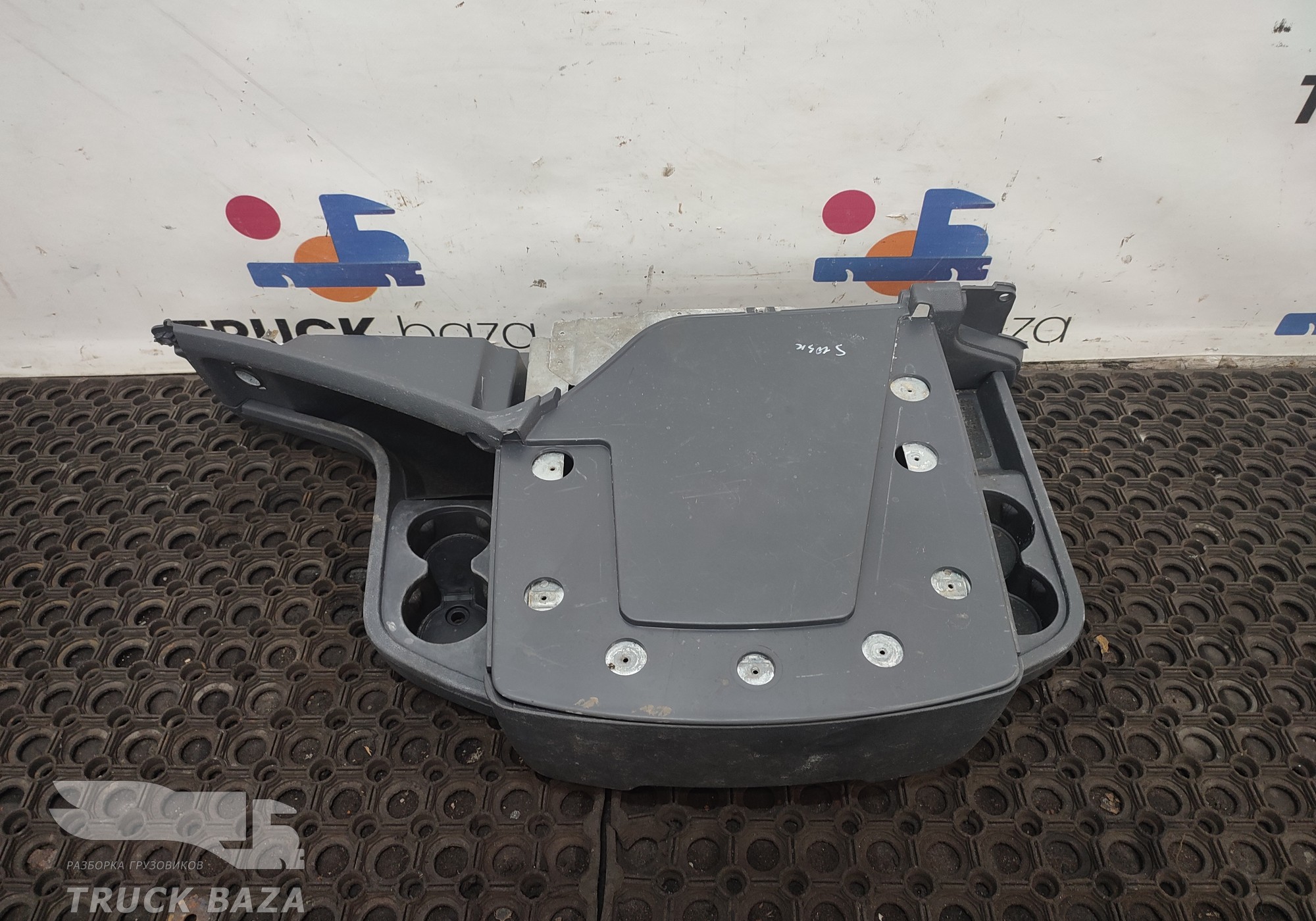 1801366 Бардачок в сборе