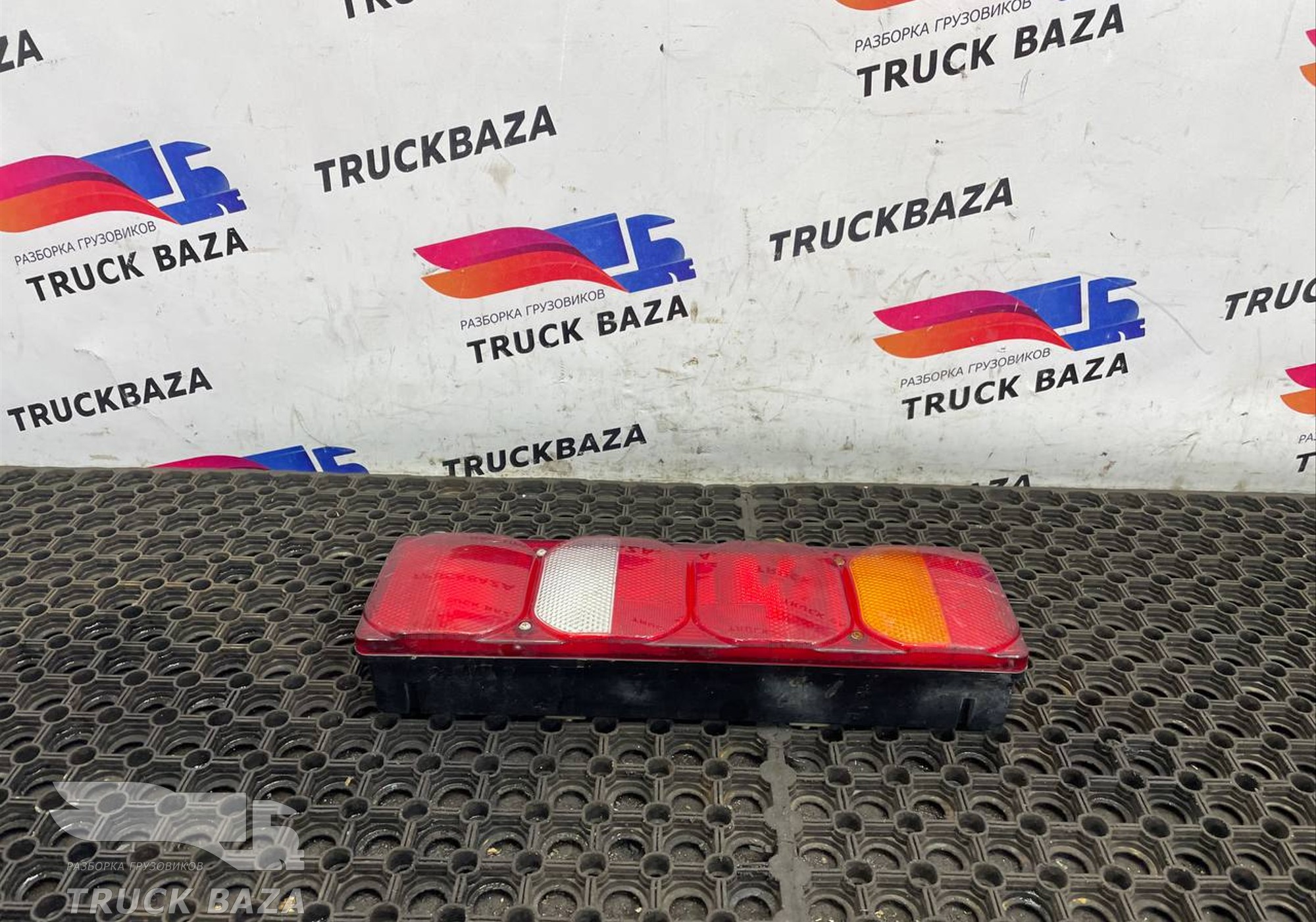 WG9925810002 Фонарь задний правый для Sinotruk Sitrak C7H