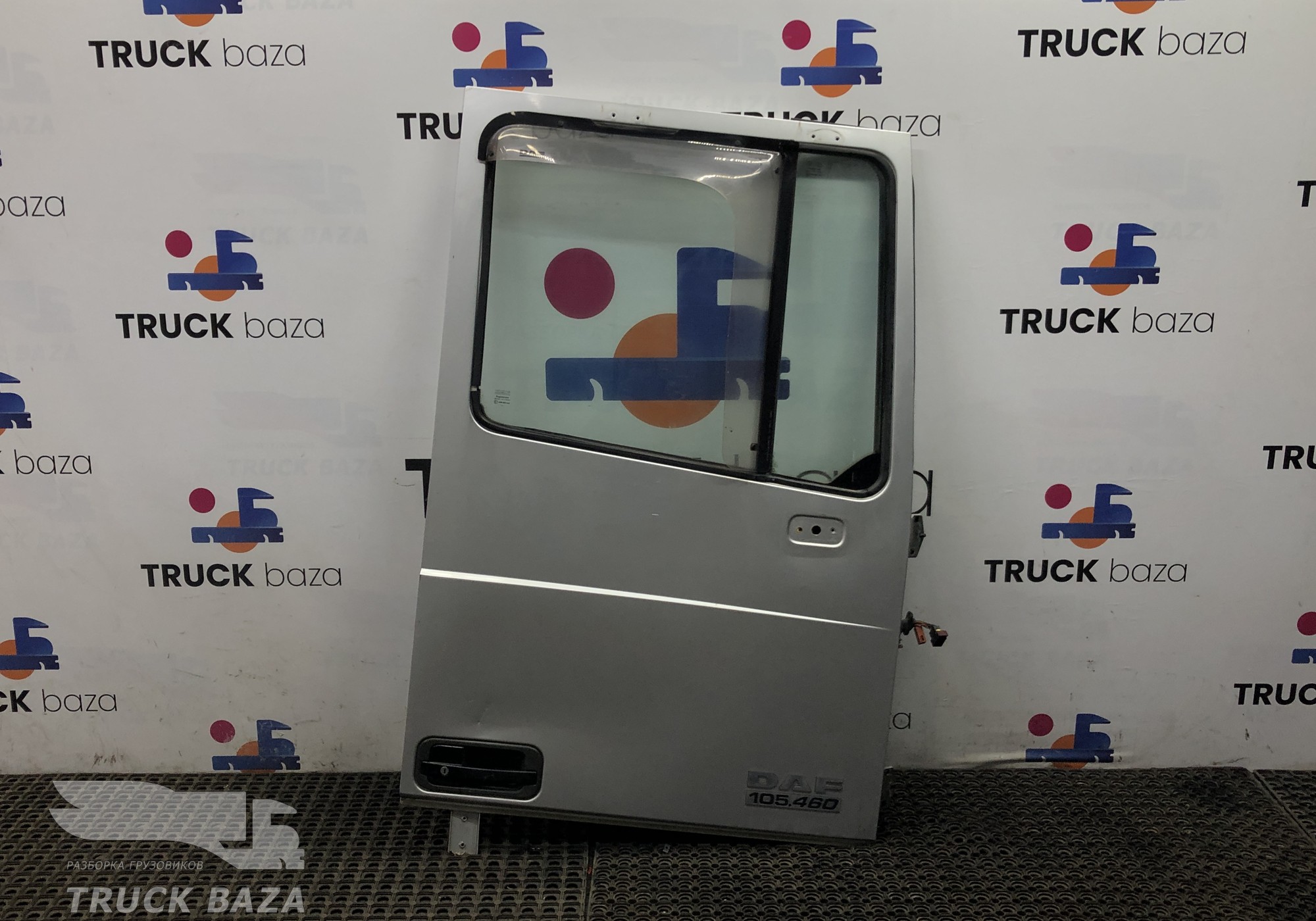 1676956 Дверь правая в сборе