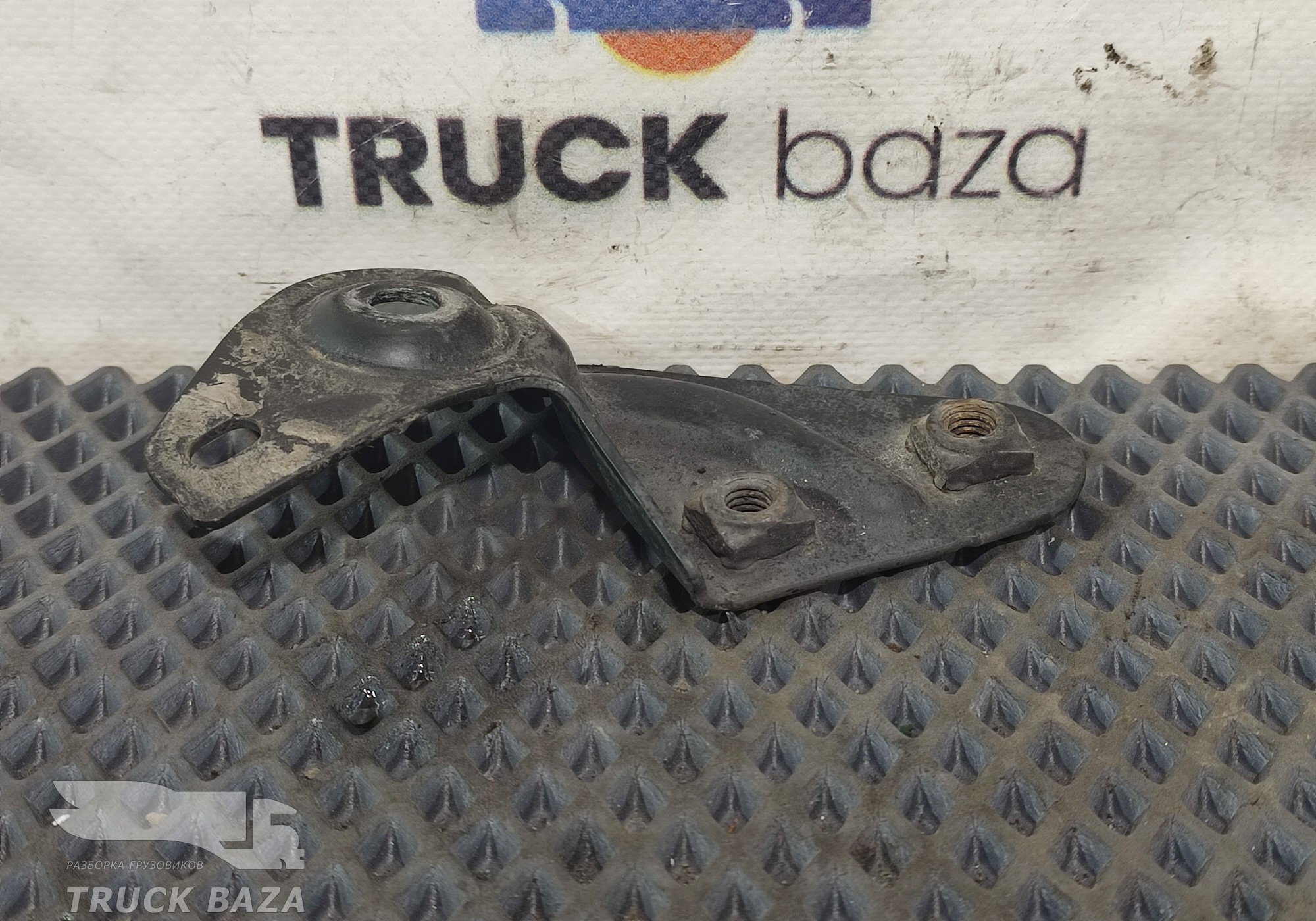 2055606 Кронштейн солнцезащитного козырька левый для Scania