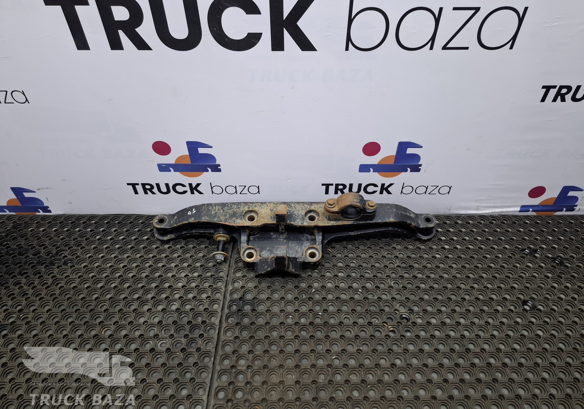 2935305H19C0 Кронштейн пневморессоры левый для DongFeng GX DFH4180