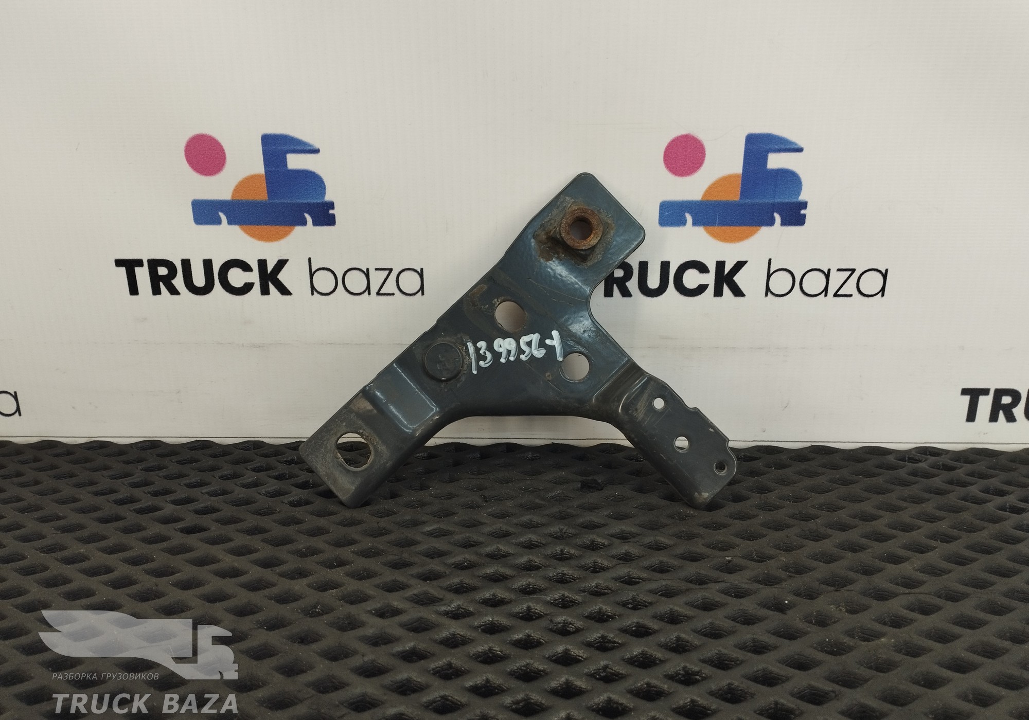 1790012 Кронштейн решетки радиатора для Scania 5-series