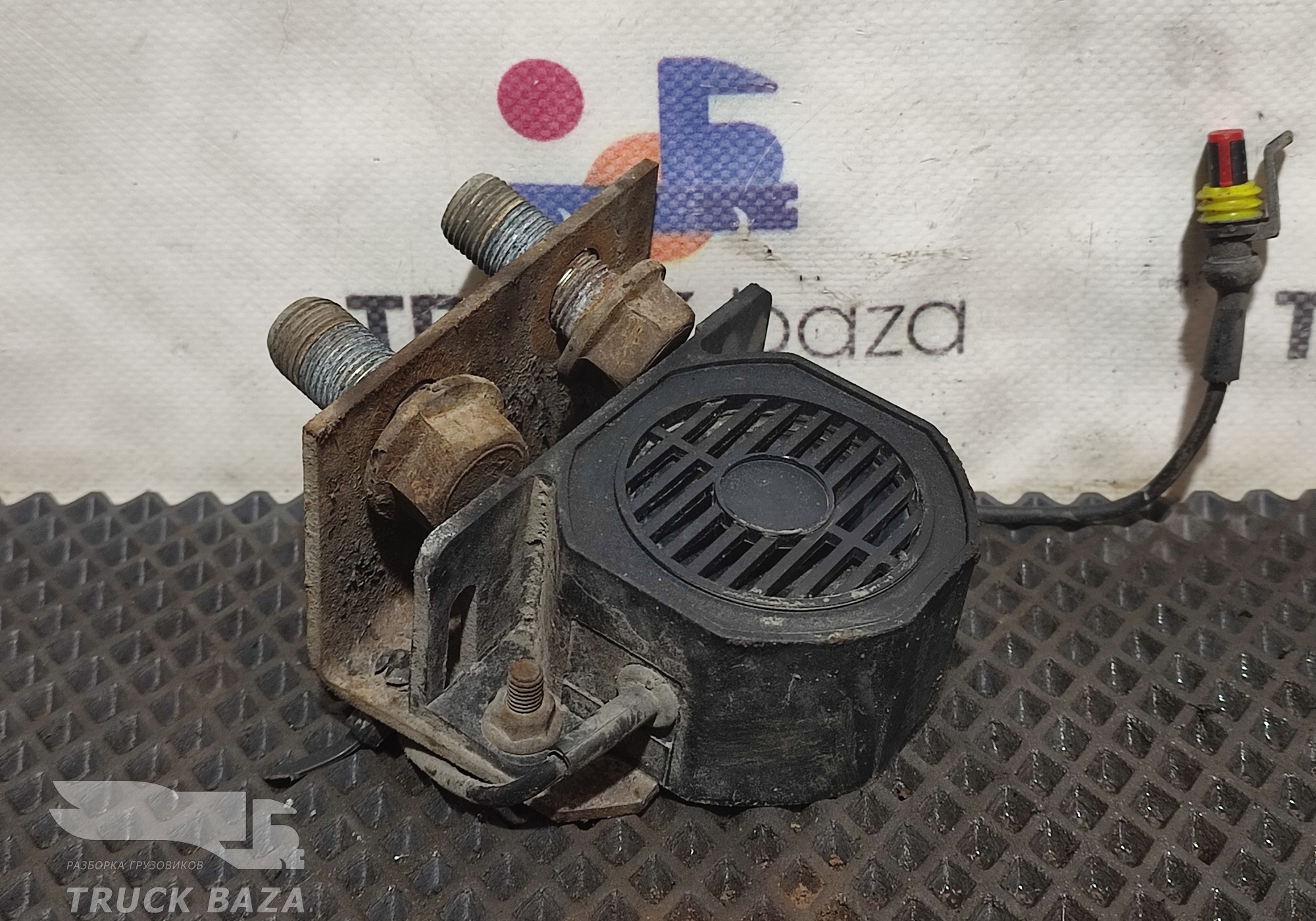 45104372100400 Сигнал звуковой для КАМАЗ 54901