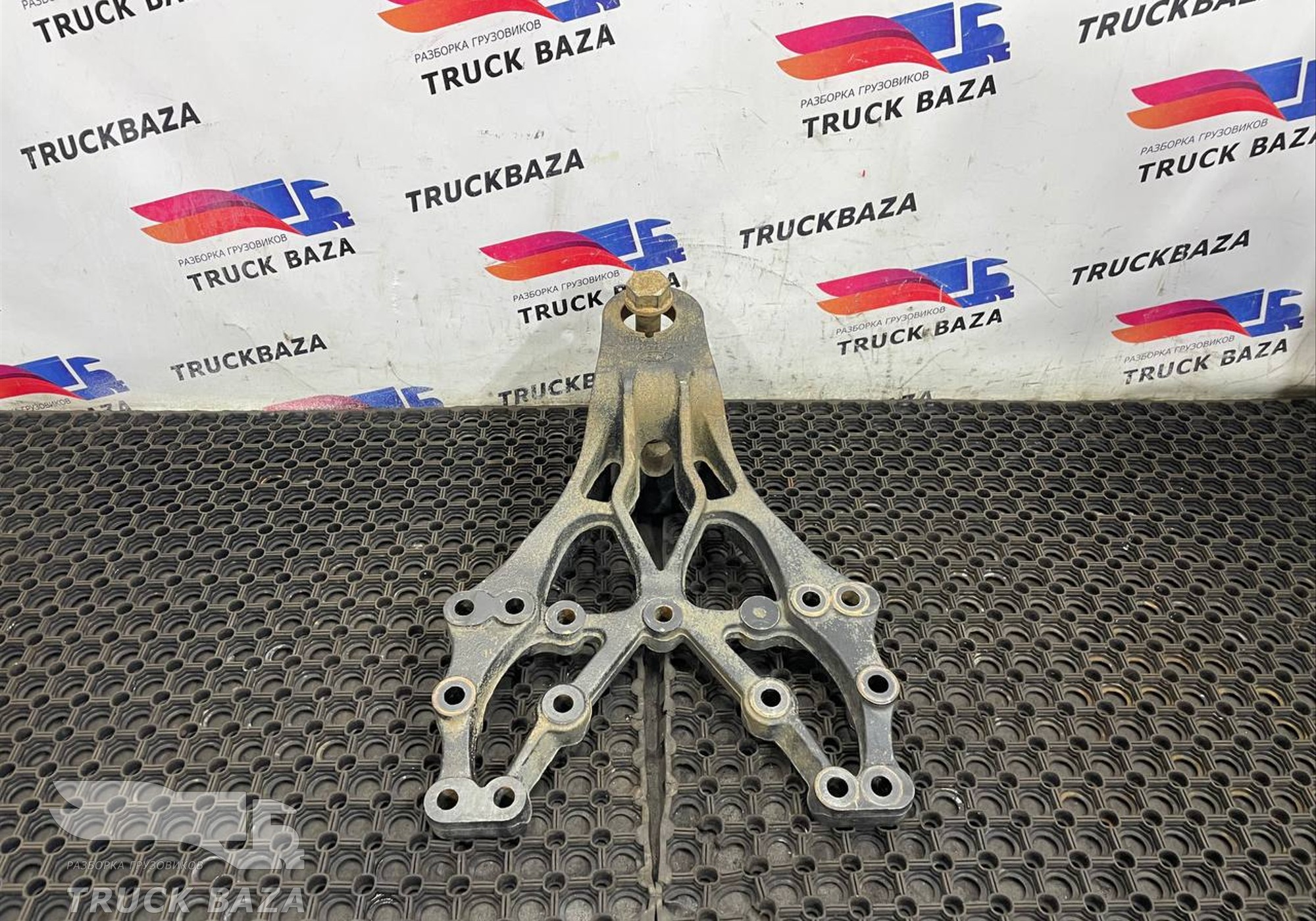 GC465A586FA Кронштейн полурессоры правый для Ford F-MAX (с 2018)