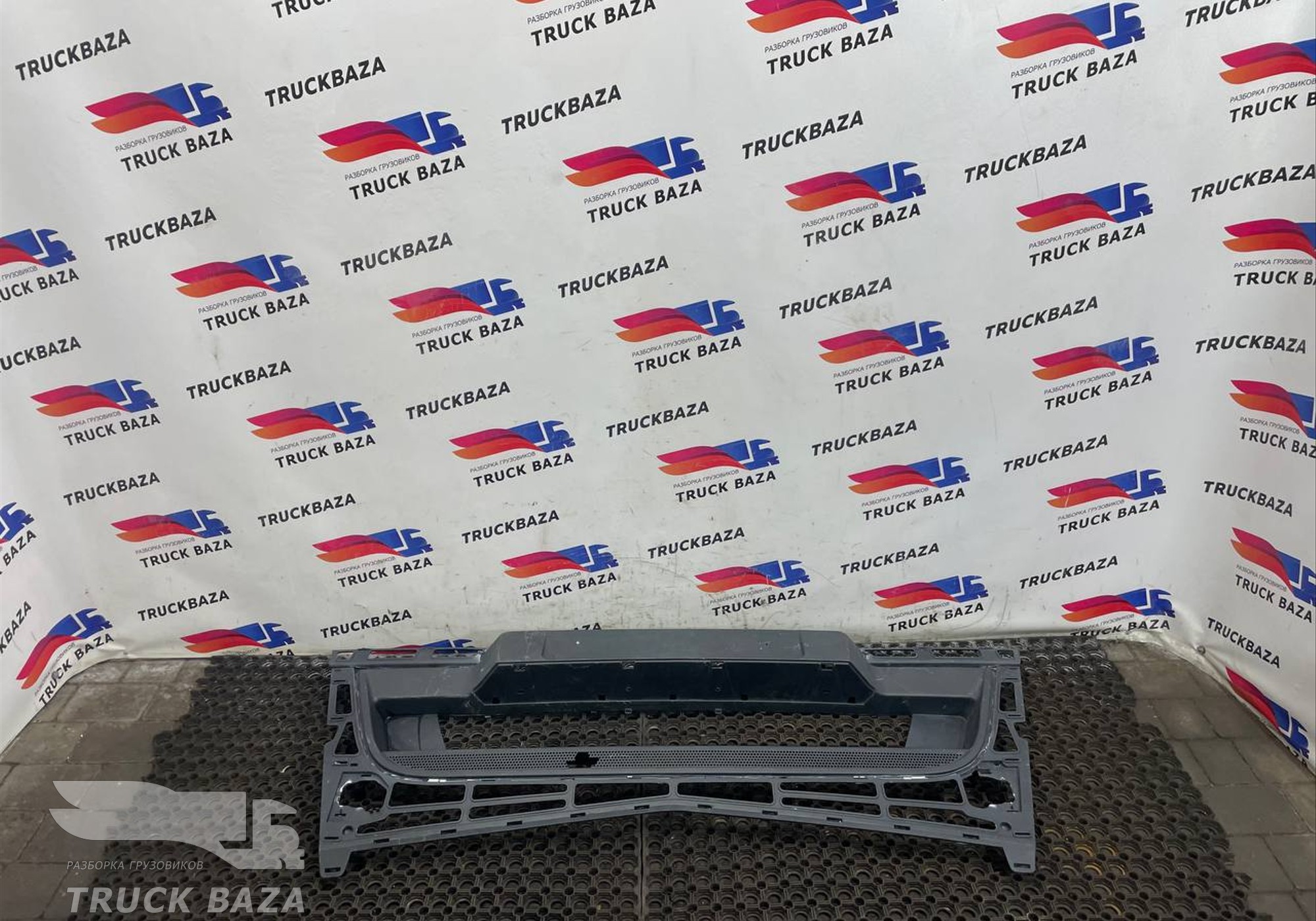 9608856401 Накладка бампера центральная для Mercedes-Benz Actros New Actros MP4 (с 2011)