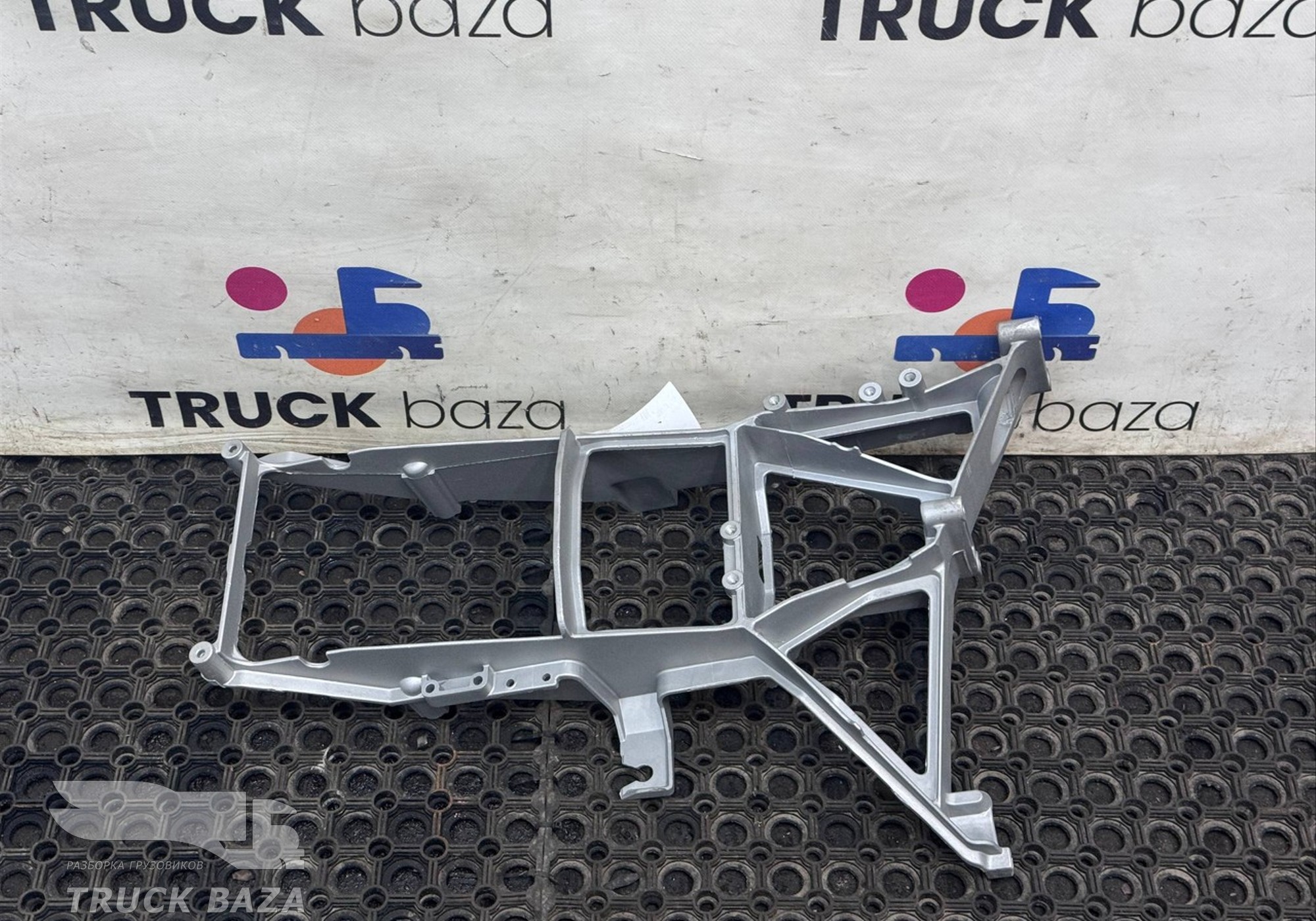 1396937 Кронштейн фары правый для Daf