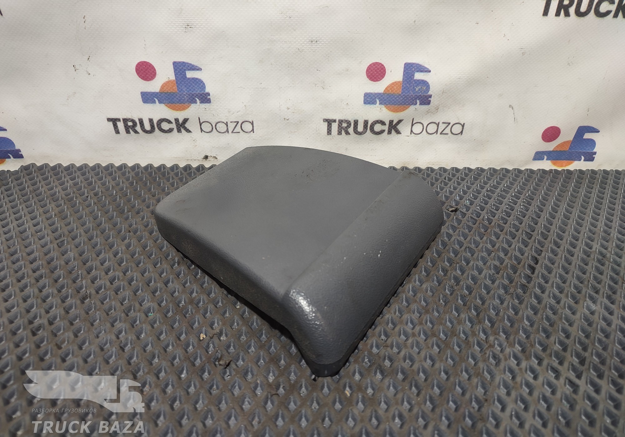 1473030 Накладка торпедо левая