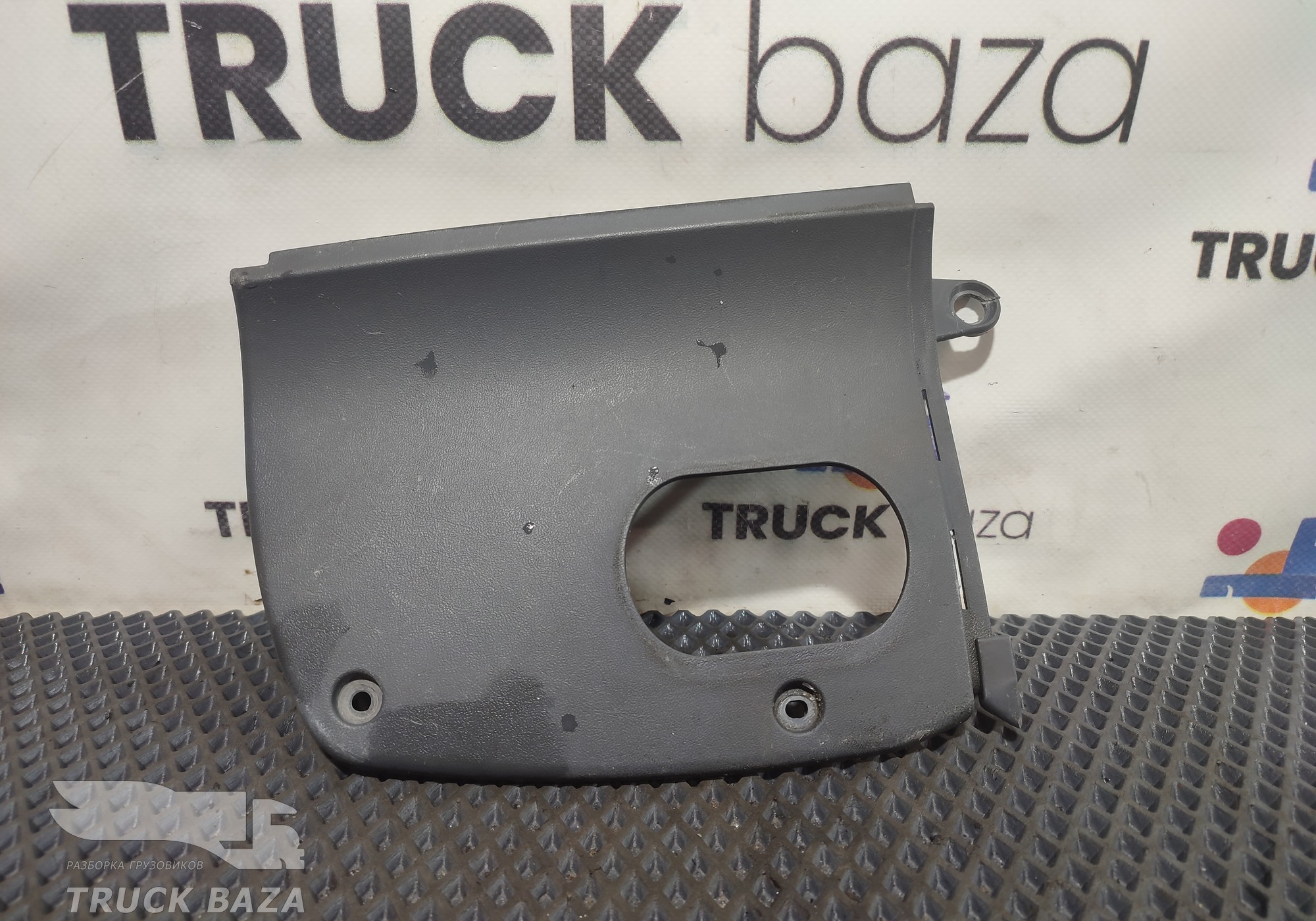 1879570 Боковая панель левая