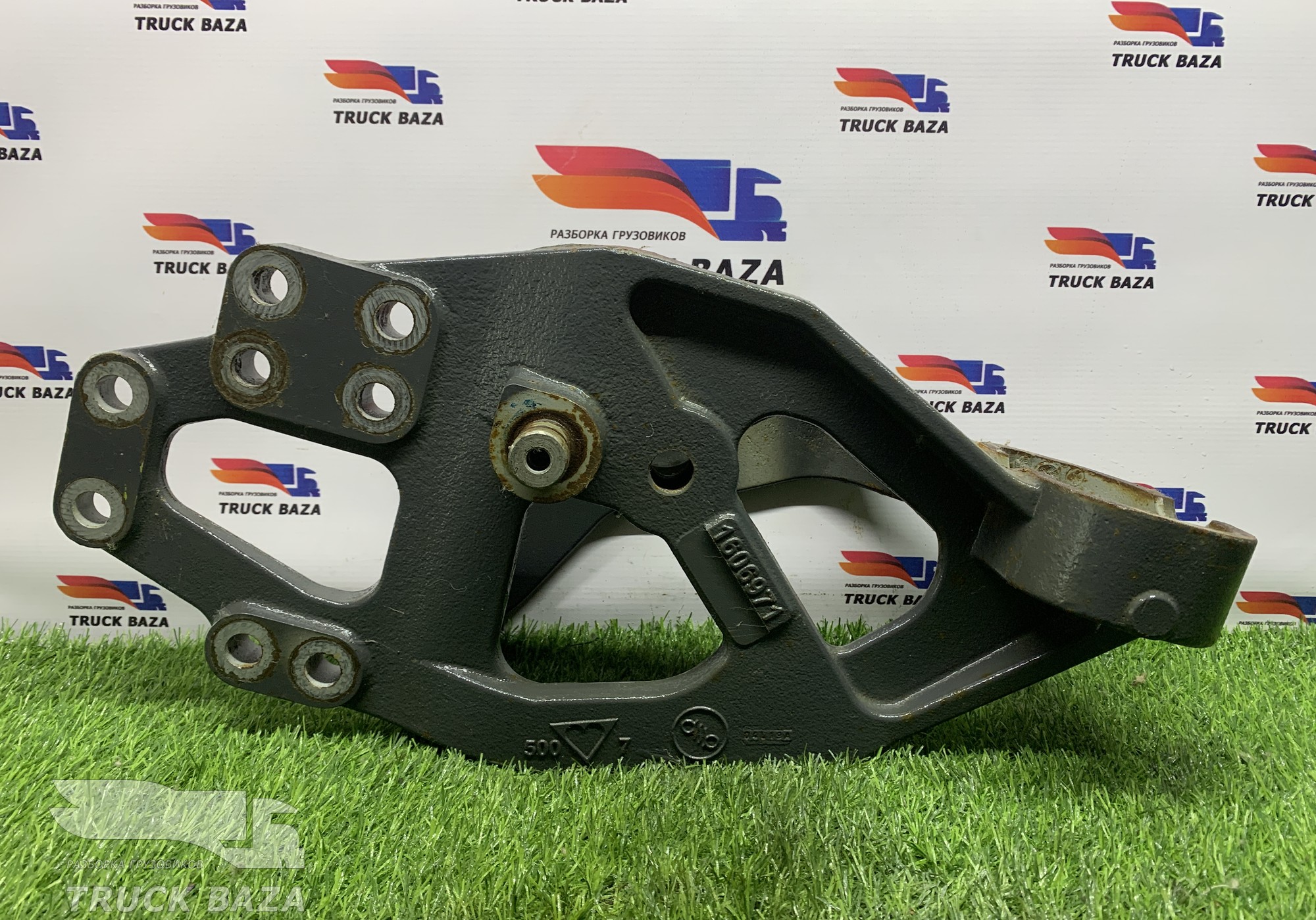 1606971 Кронштейн рессоры передний правый для Daf