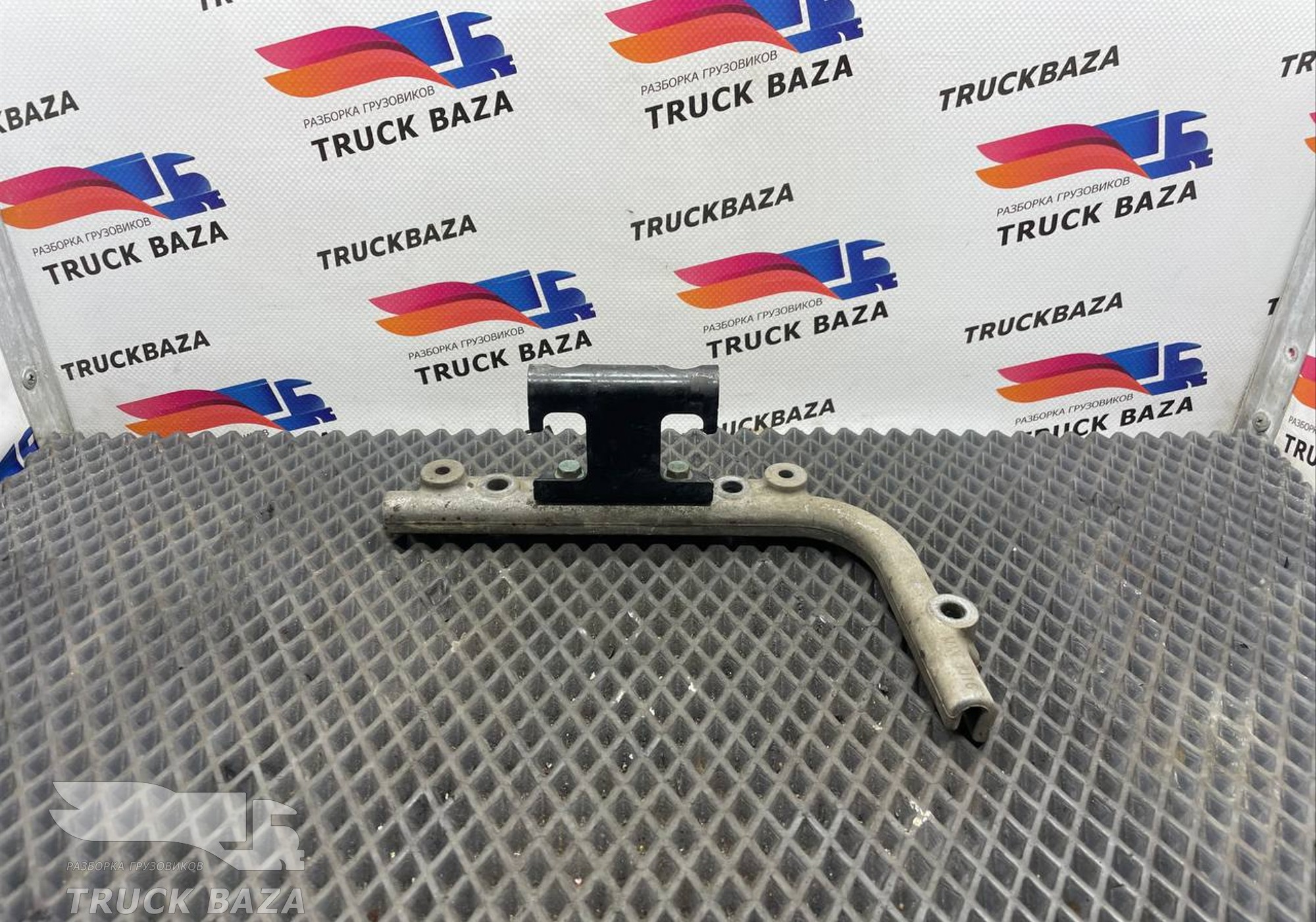 51058400151 Кронштейн поддона масляного левый для Man TGX II (с 2012)