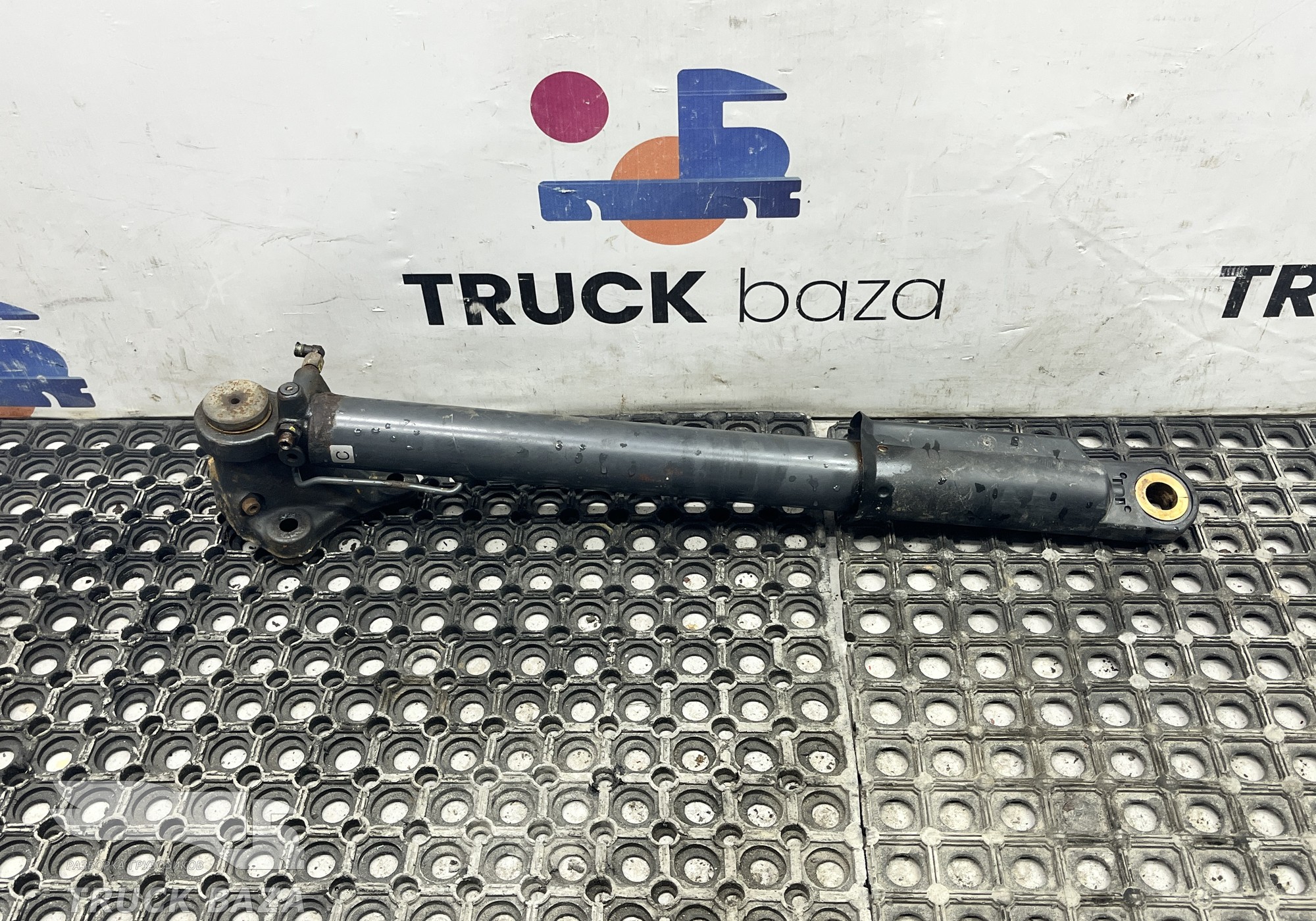 A0025535705 Цилиндр подъема кабины