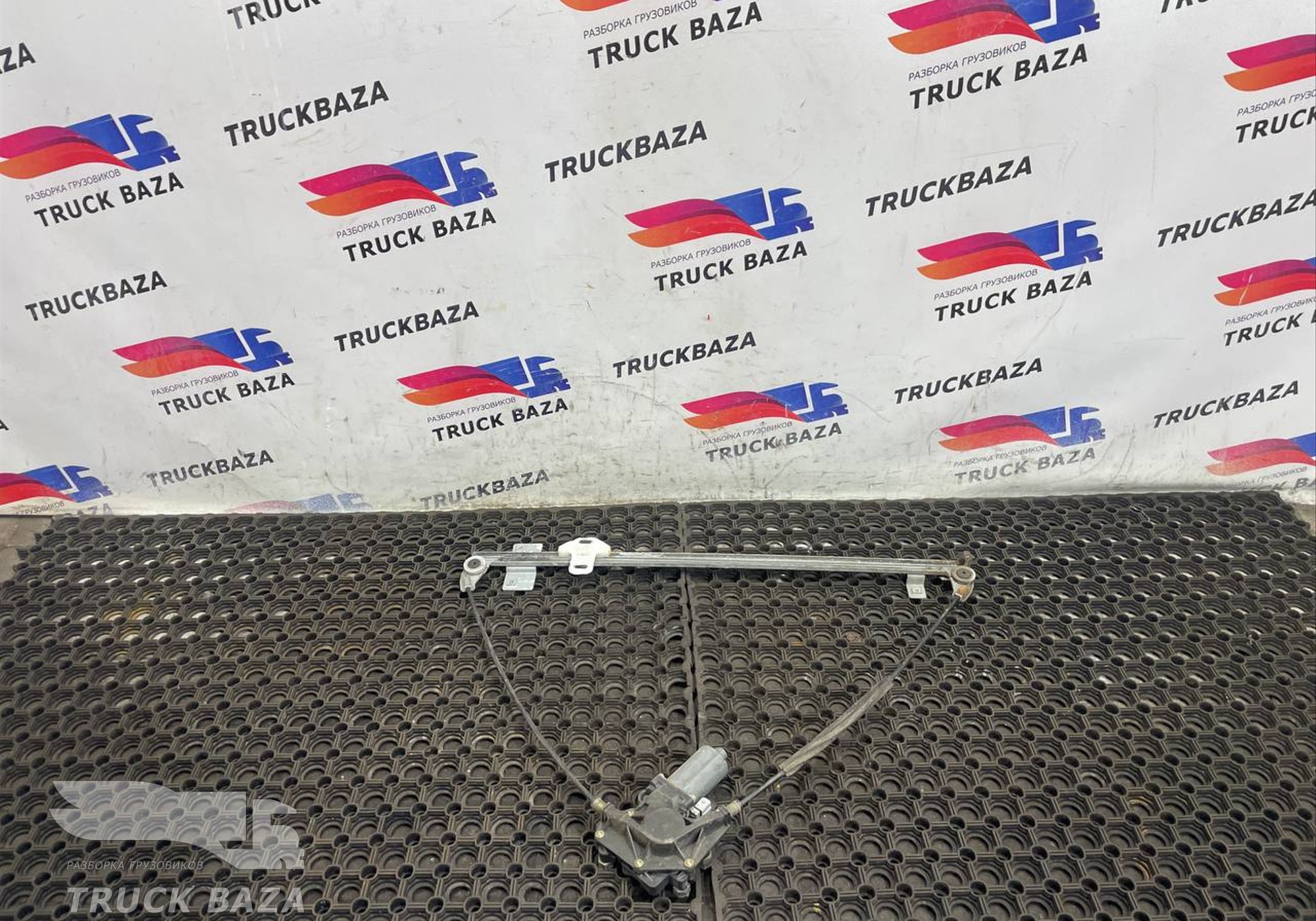 0130821917 Стеклоподъемник левый для Daf XF105 (с 2005)