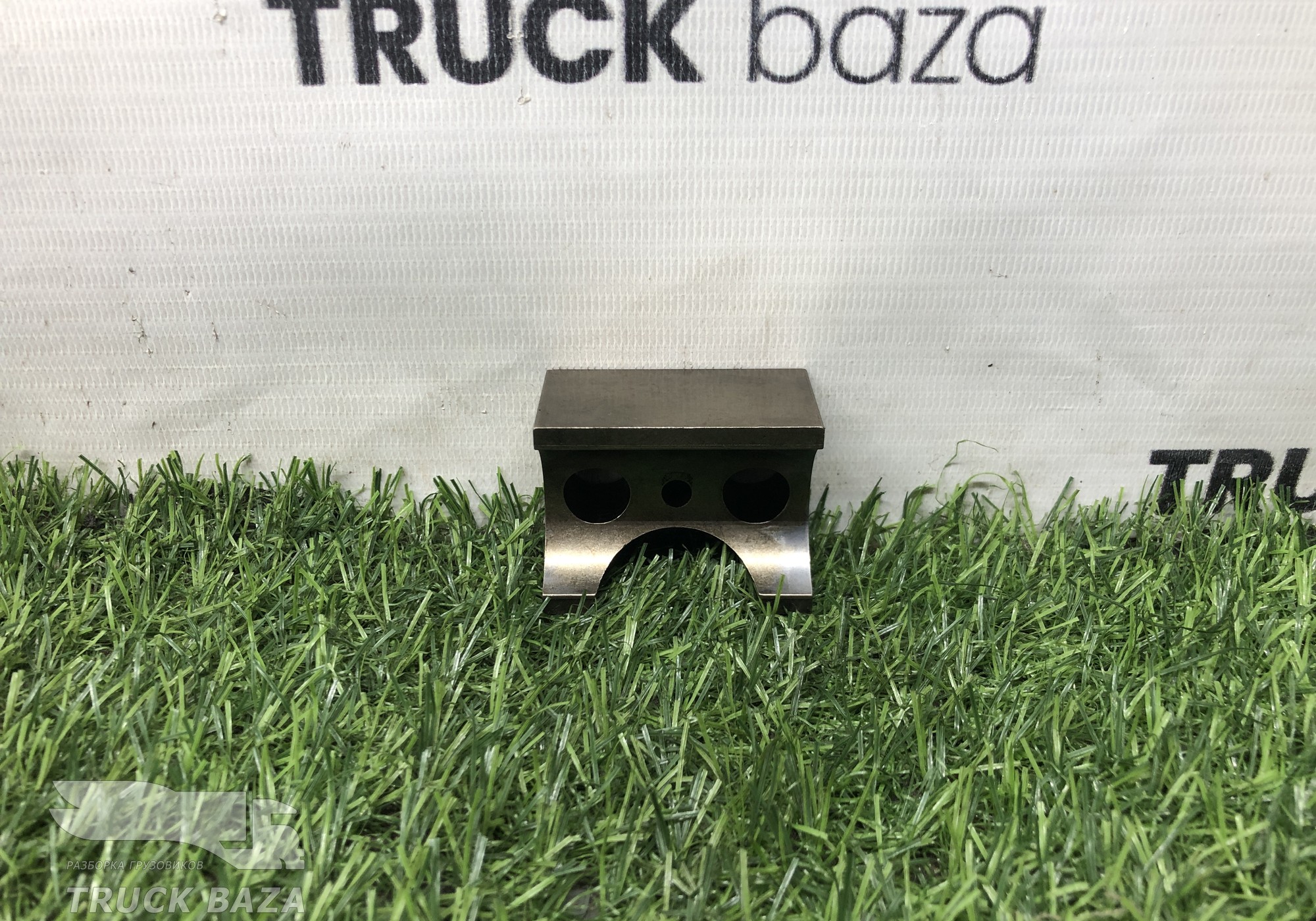 51042020136 Кронштейн вала рокеров