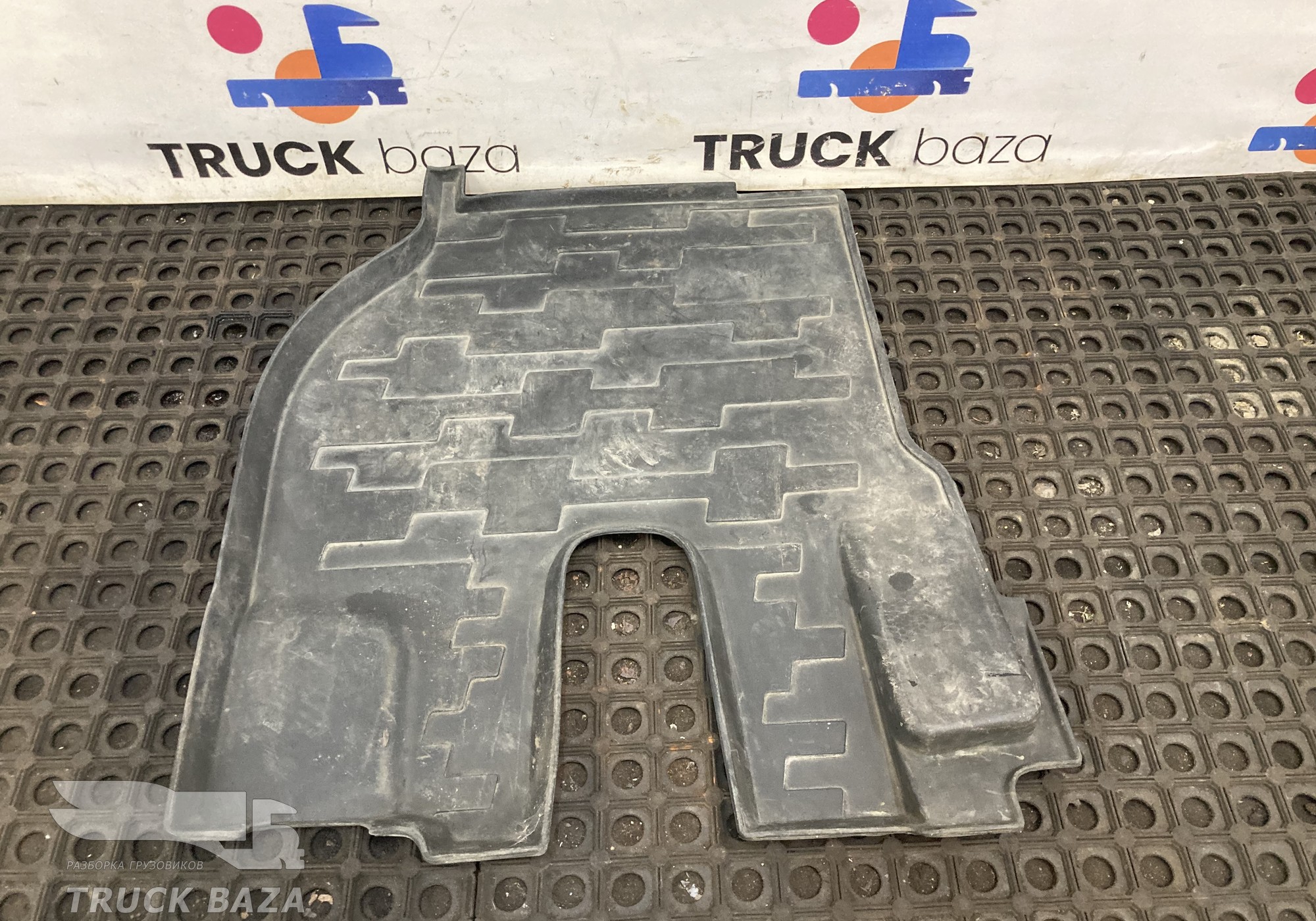 82268590 Коврик салона левый для Volvo FH 4 (с 2012)