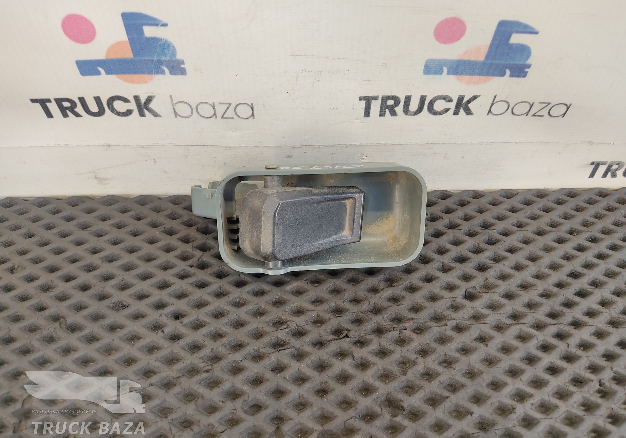 DZ14251340016 Ручка двери внутренняя левая для Shacman X3000 (с 2014)