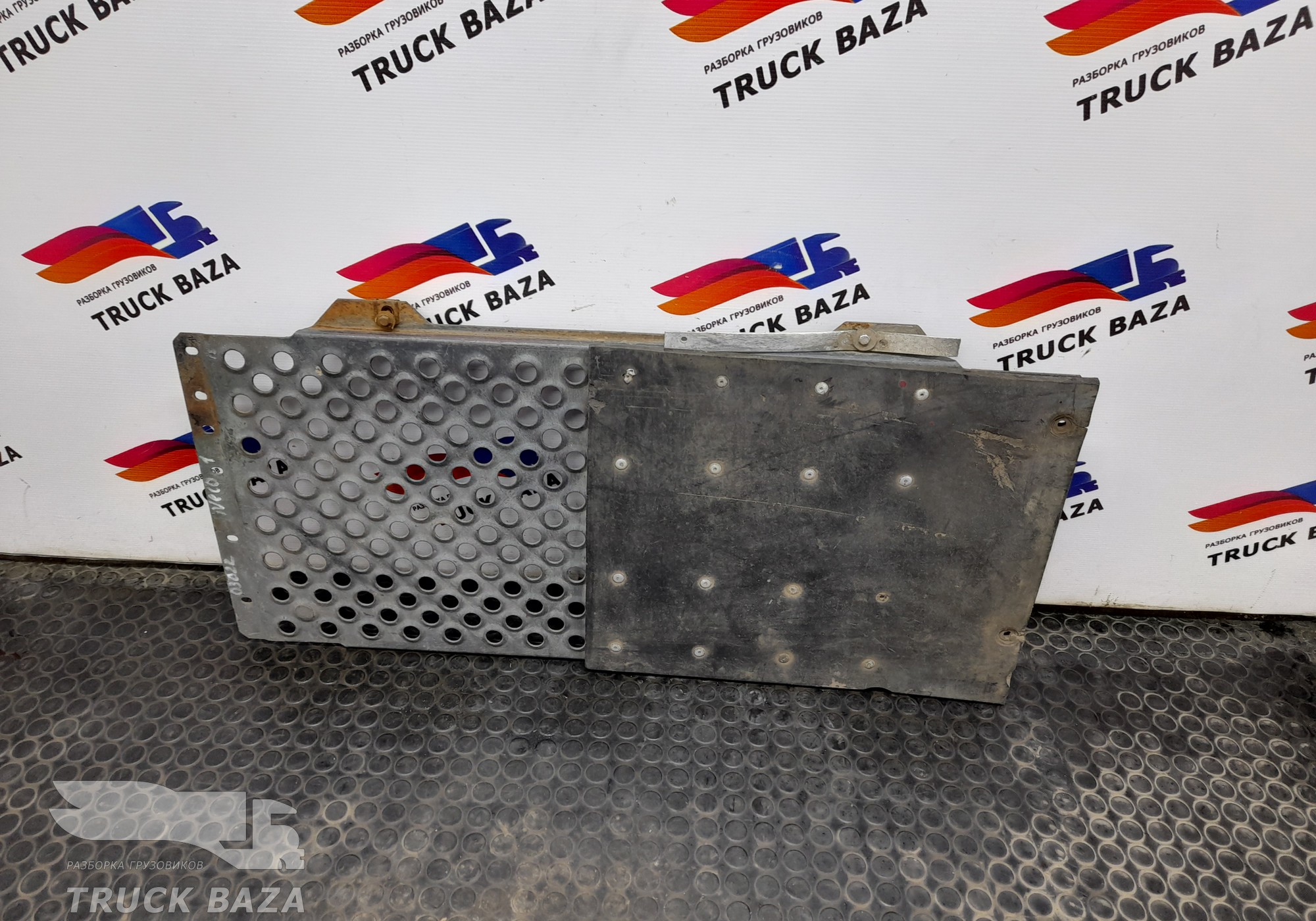 41030500 Трап центральный для Iveco EuroTech