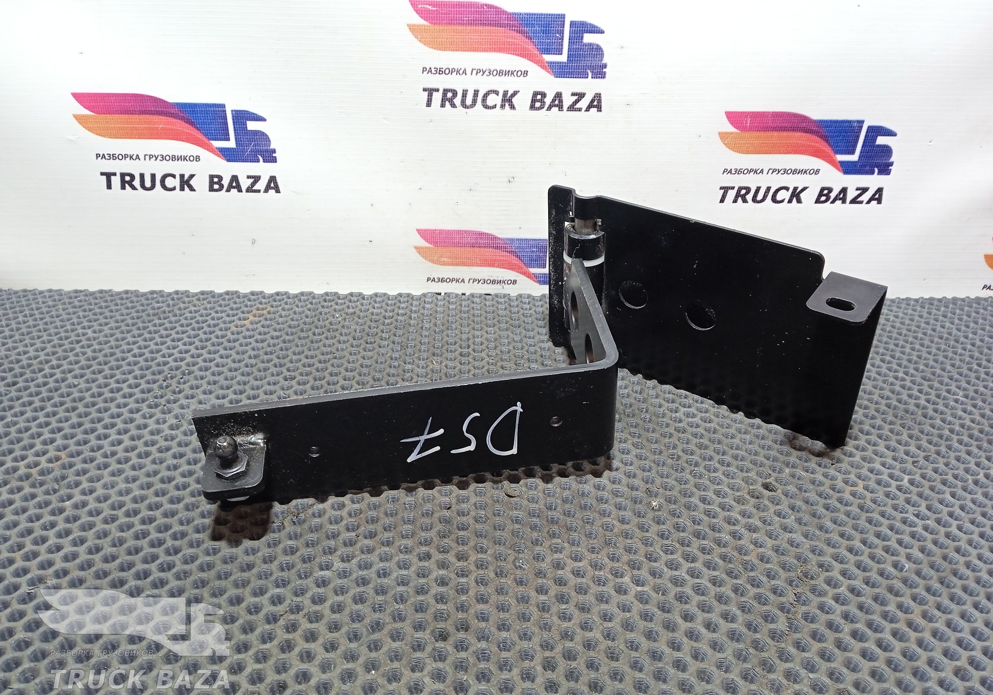 1659837 Петля спальника левая для Daf