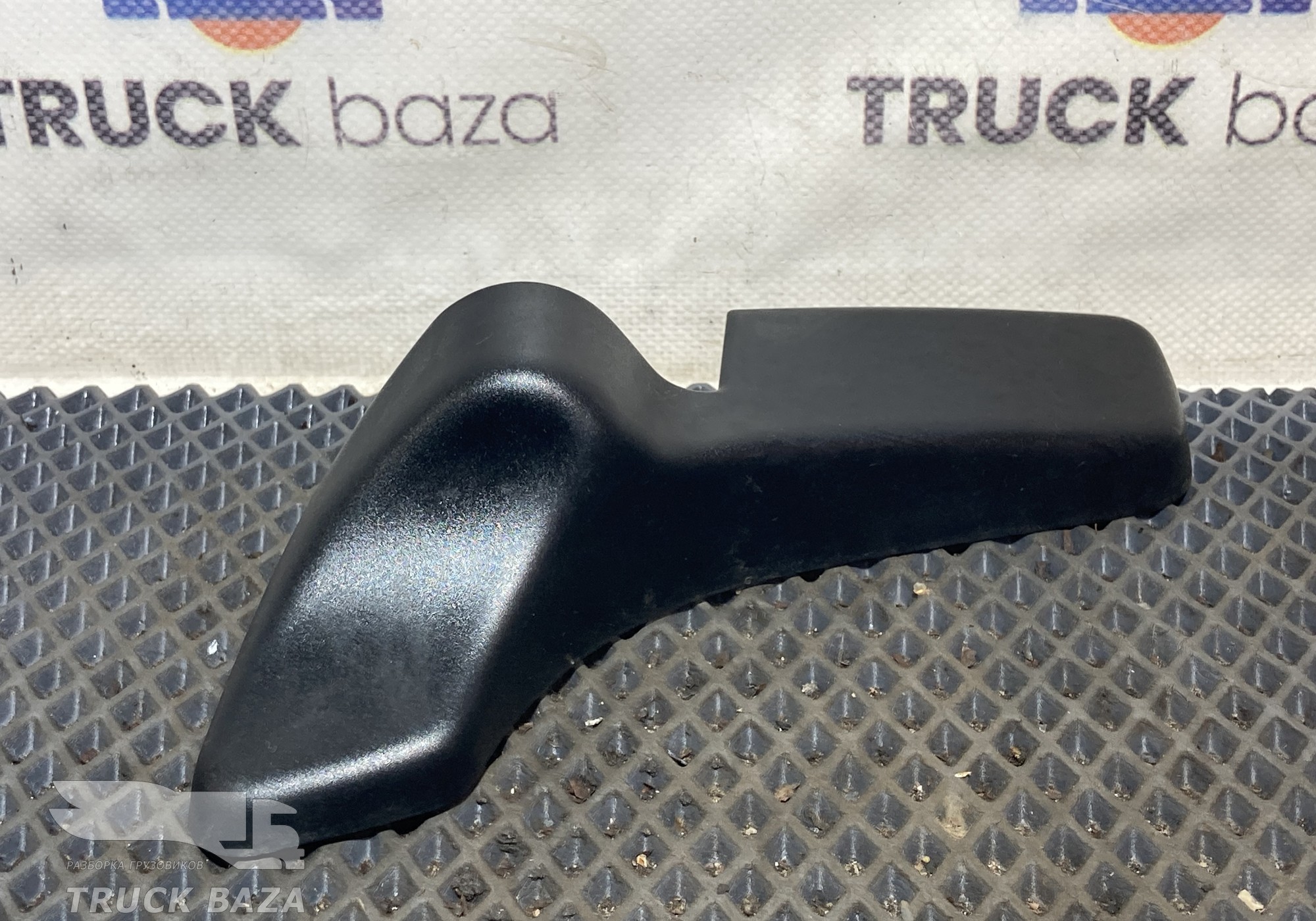 0008112907 Накладка зеркала левого