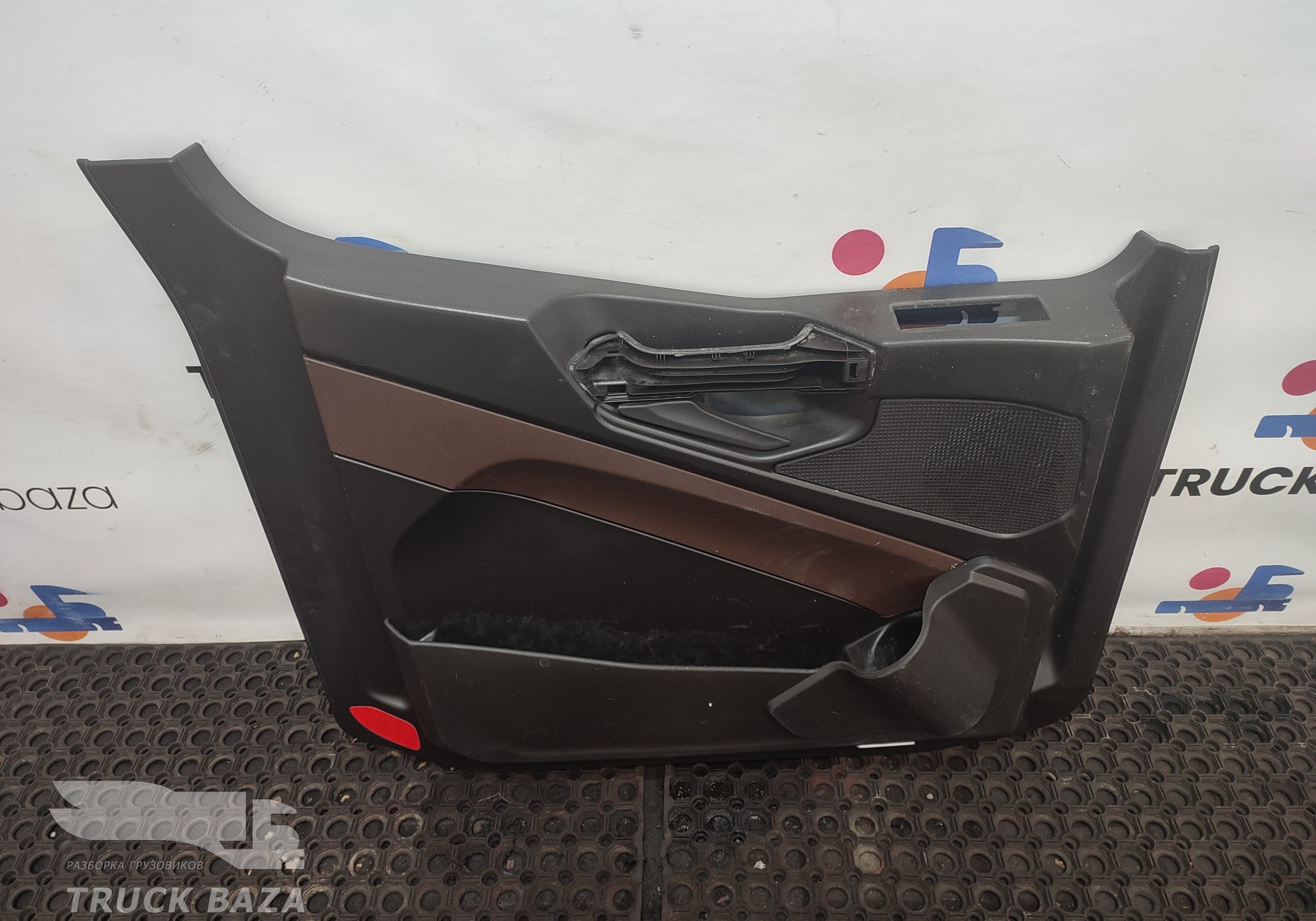 549016102021 Обшивка двери левой для КАМАЗ 54901