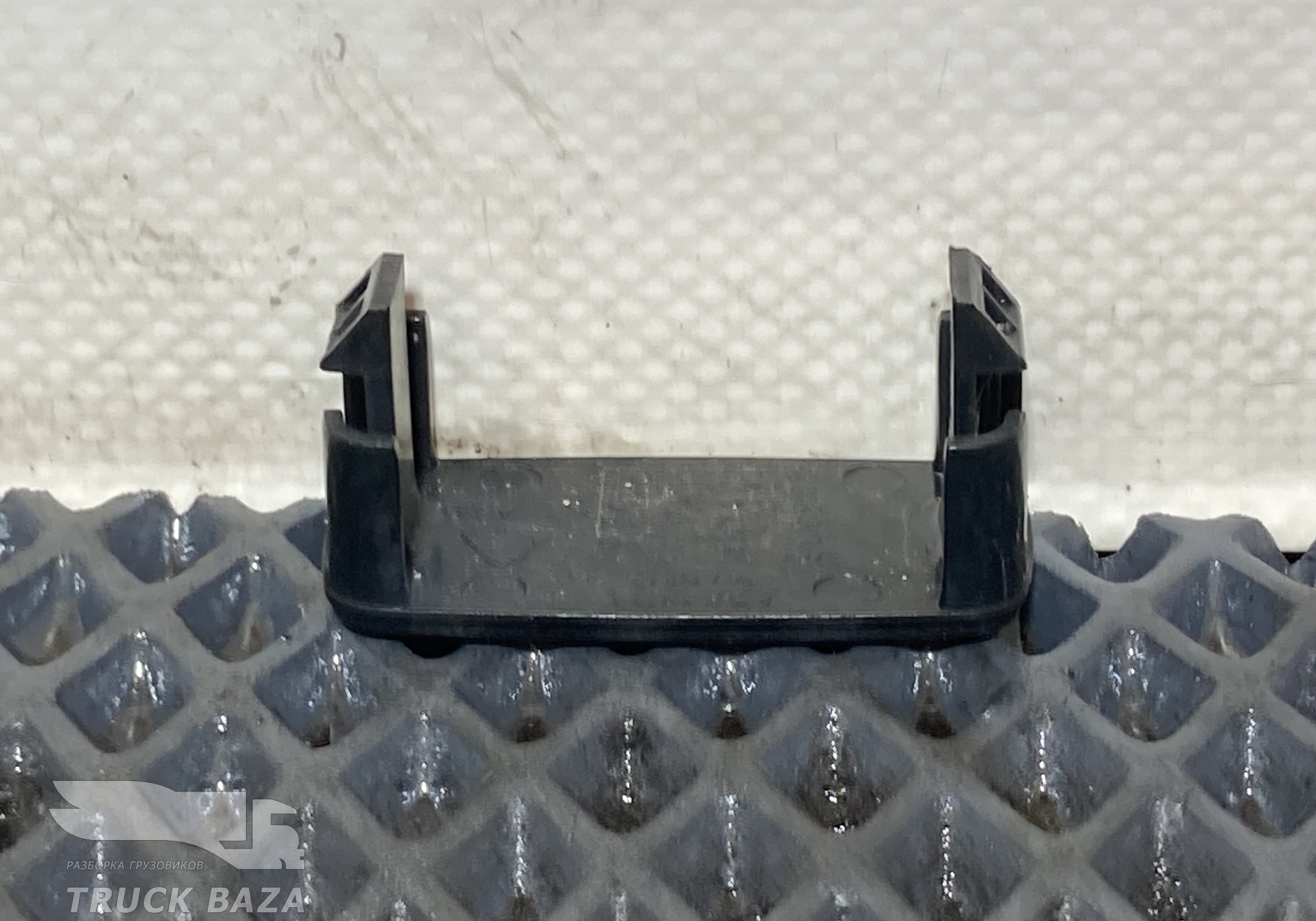 1448133 Заглушка кнопки