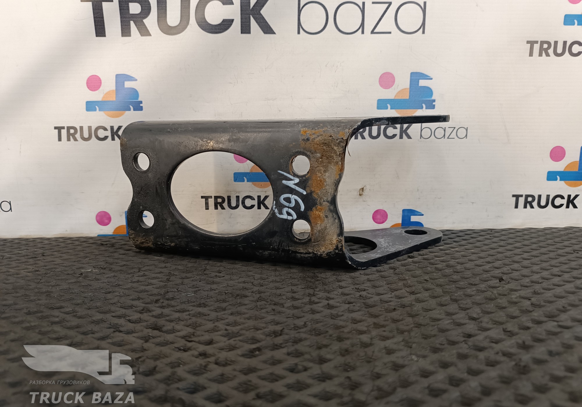 81437400195 Кронштейн амортизатора переднего для Man