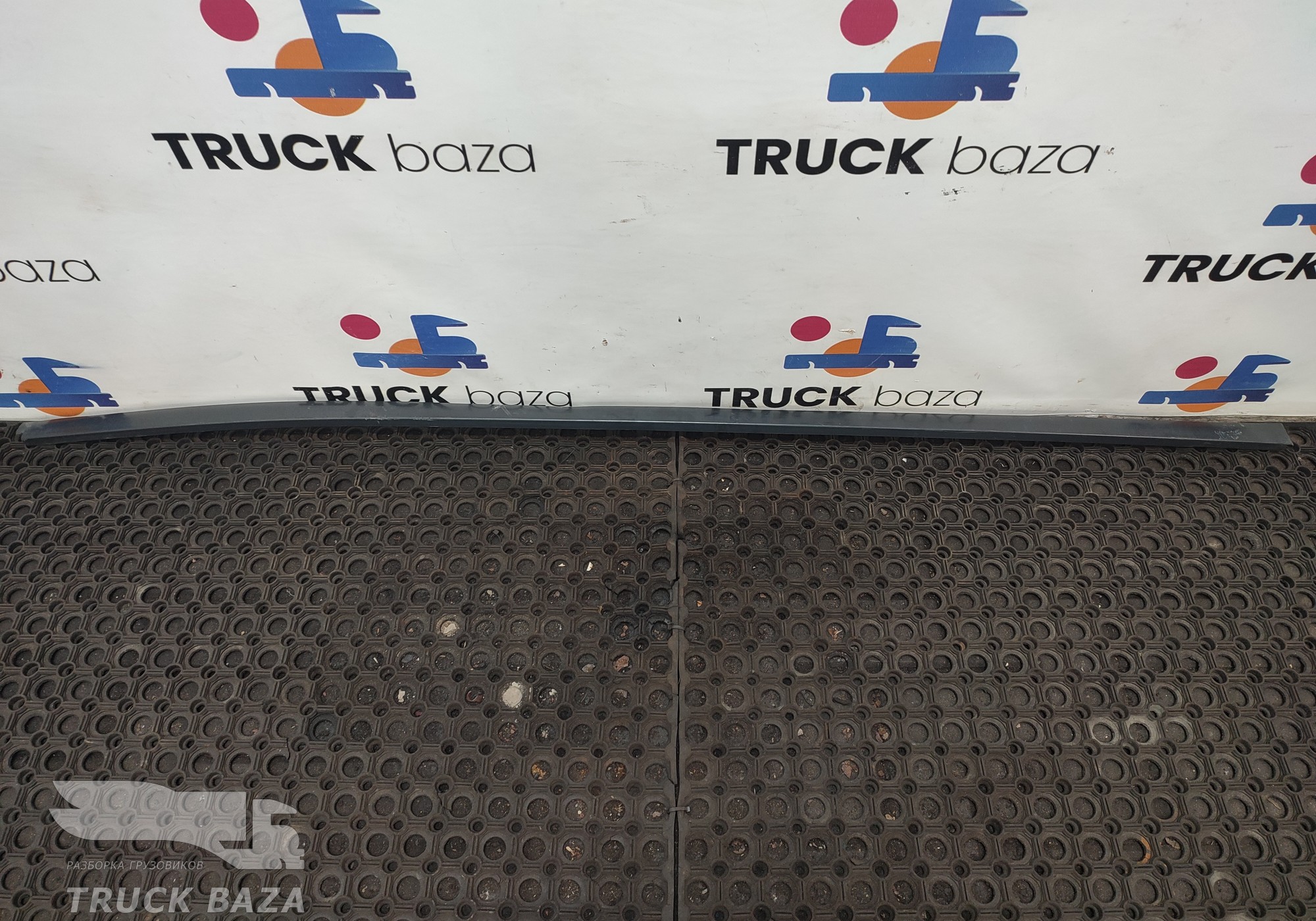 81629100287 Молдинг крыши левый