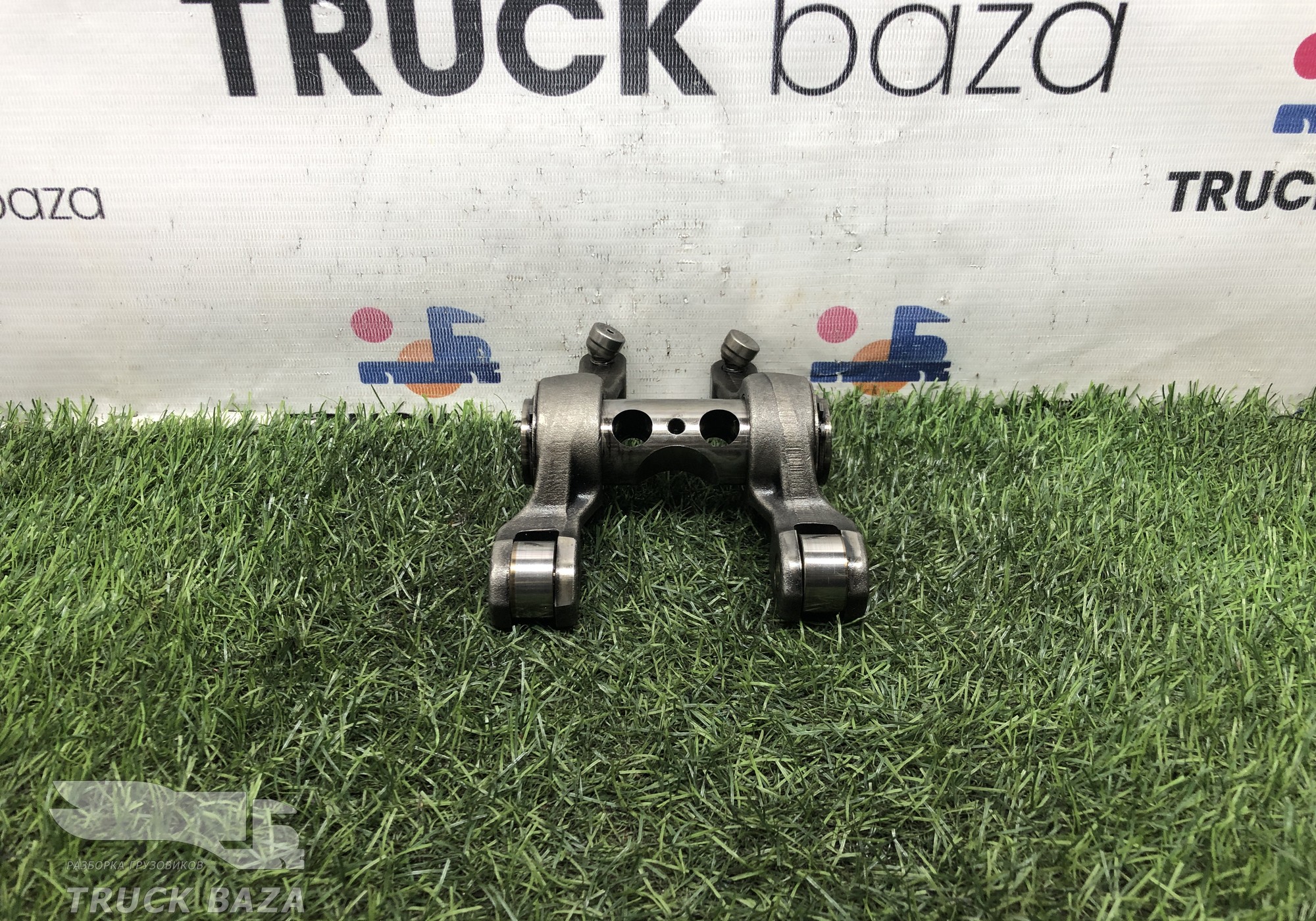 51042035065 Вал рокеров