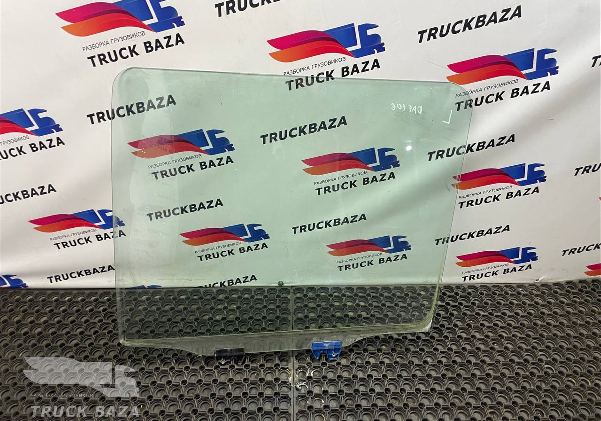 1950775 Стекло двери левое для Daf XF106 (с 2012)