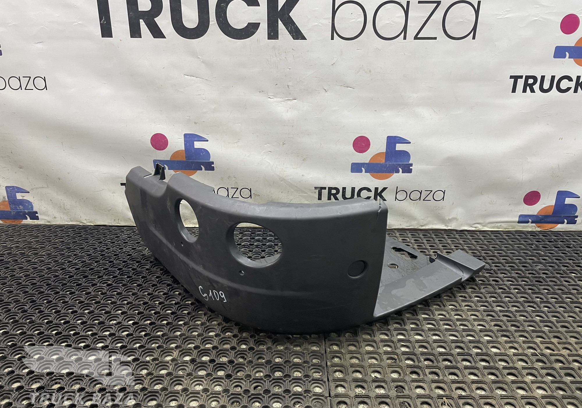 1865182 Угол бампера левый