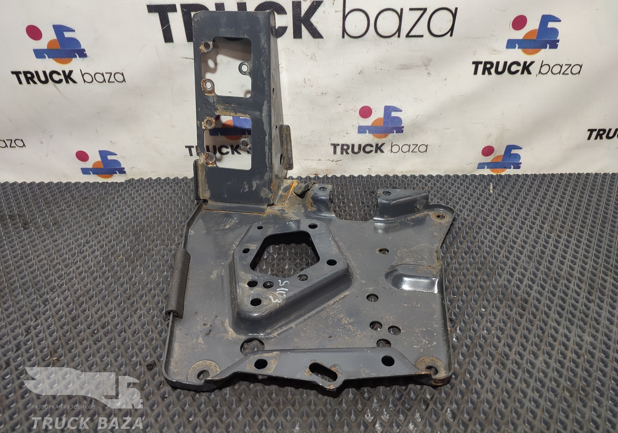 1481526 Кронштейн тормозных кранов