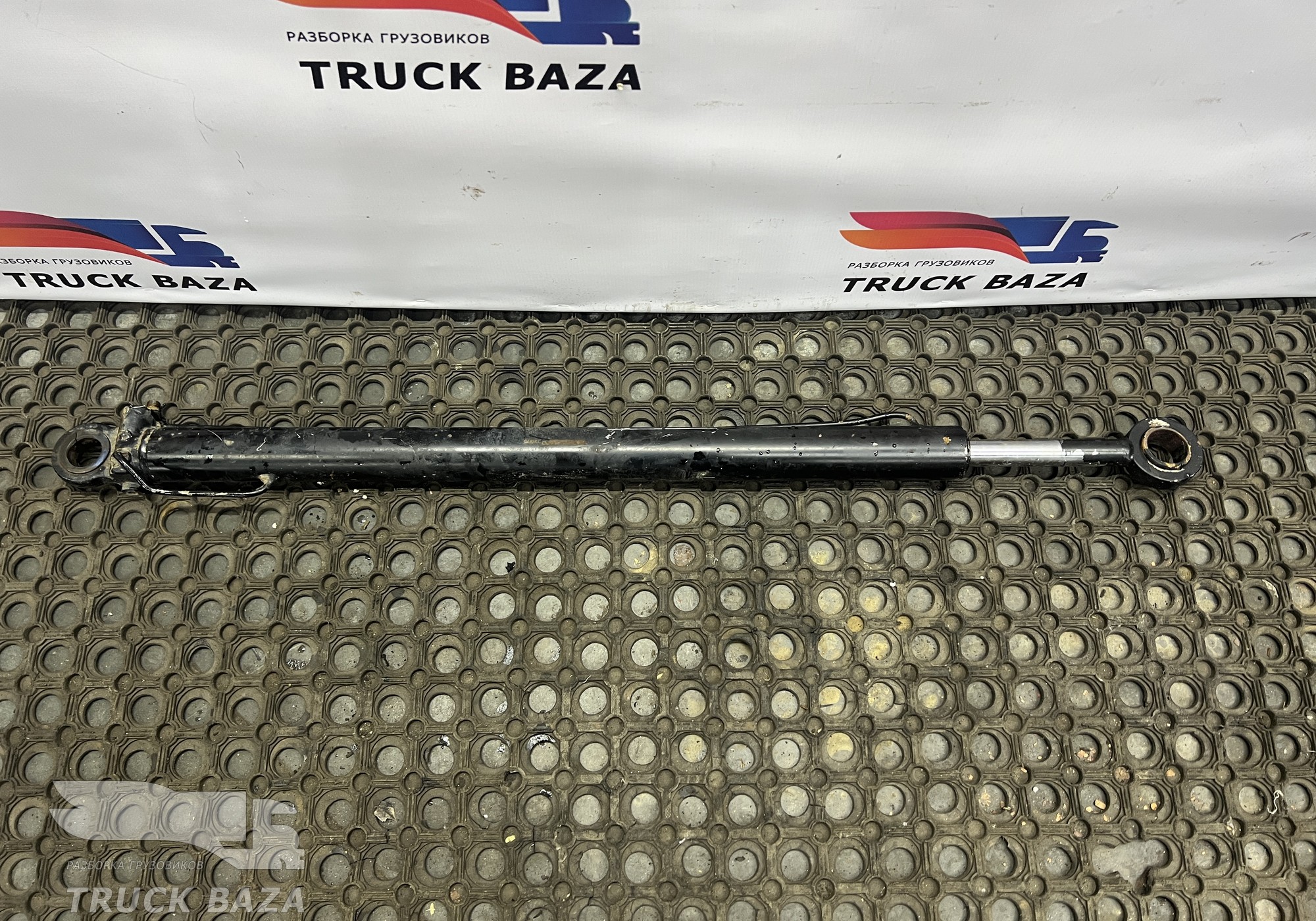 81417236123 Цилиндр подъема кабины