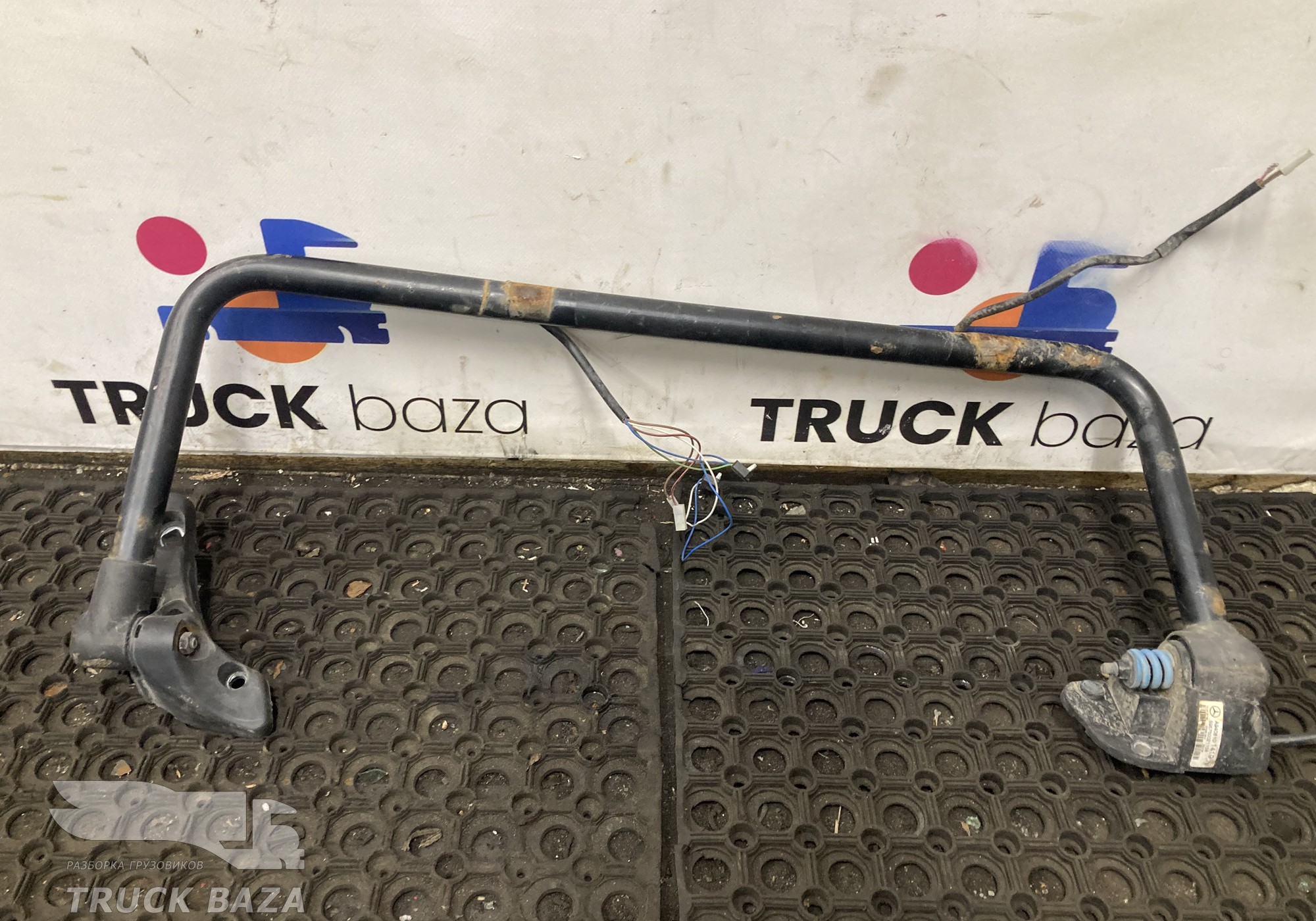 A9408101419 Кронштейн зеркала левый для КАМАЗ 5490 (с 2013)