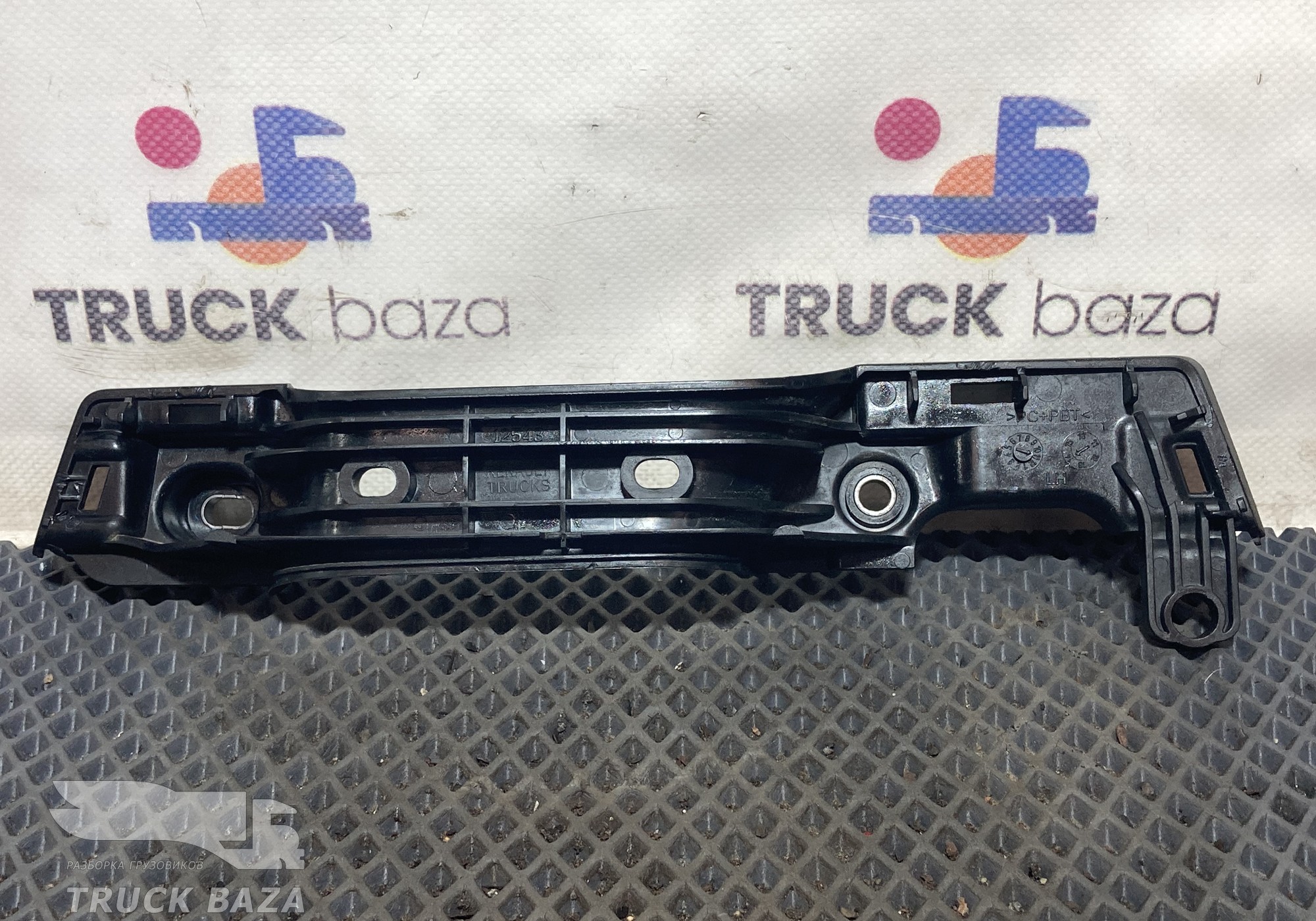 82573240 Ручка держатель жабо левая для Renault T (с 2013)