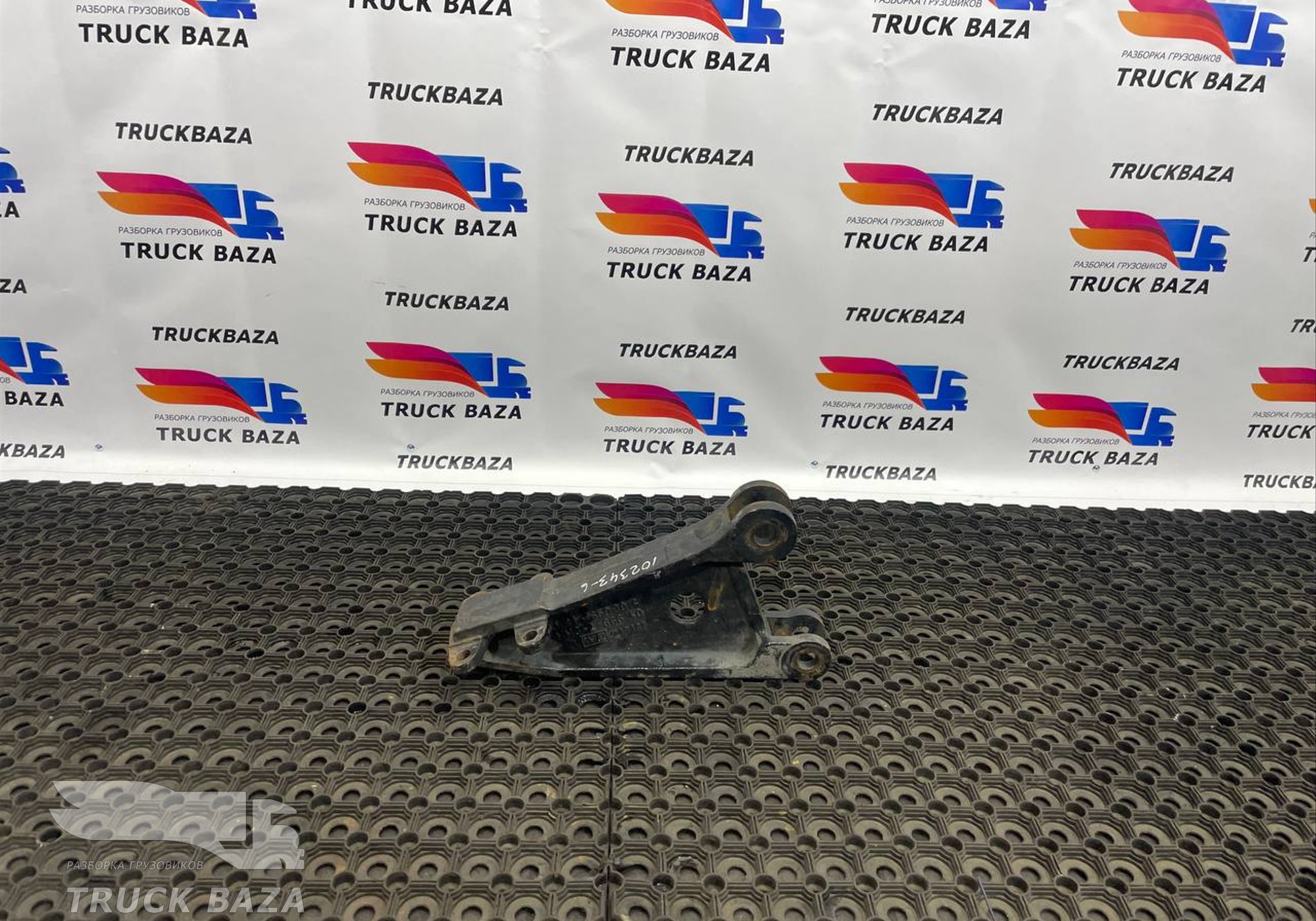 81416503016 Кронштейн усилителя бампера для Man TGX II (с 2012)