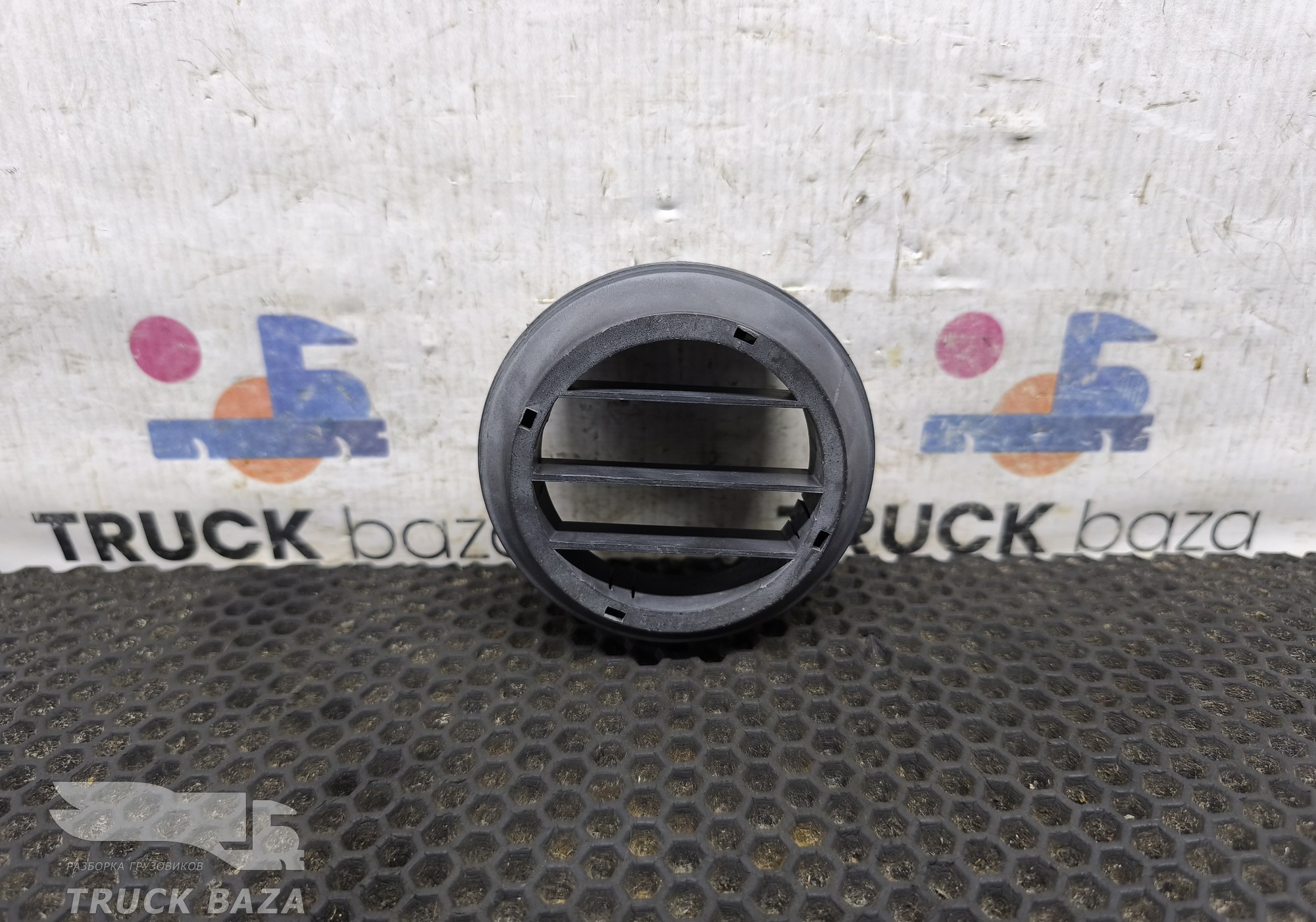DZ13241842415 Решетка выпуска воздуха средняя для Shacman X3000 (с 2014)