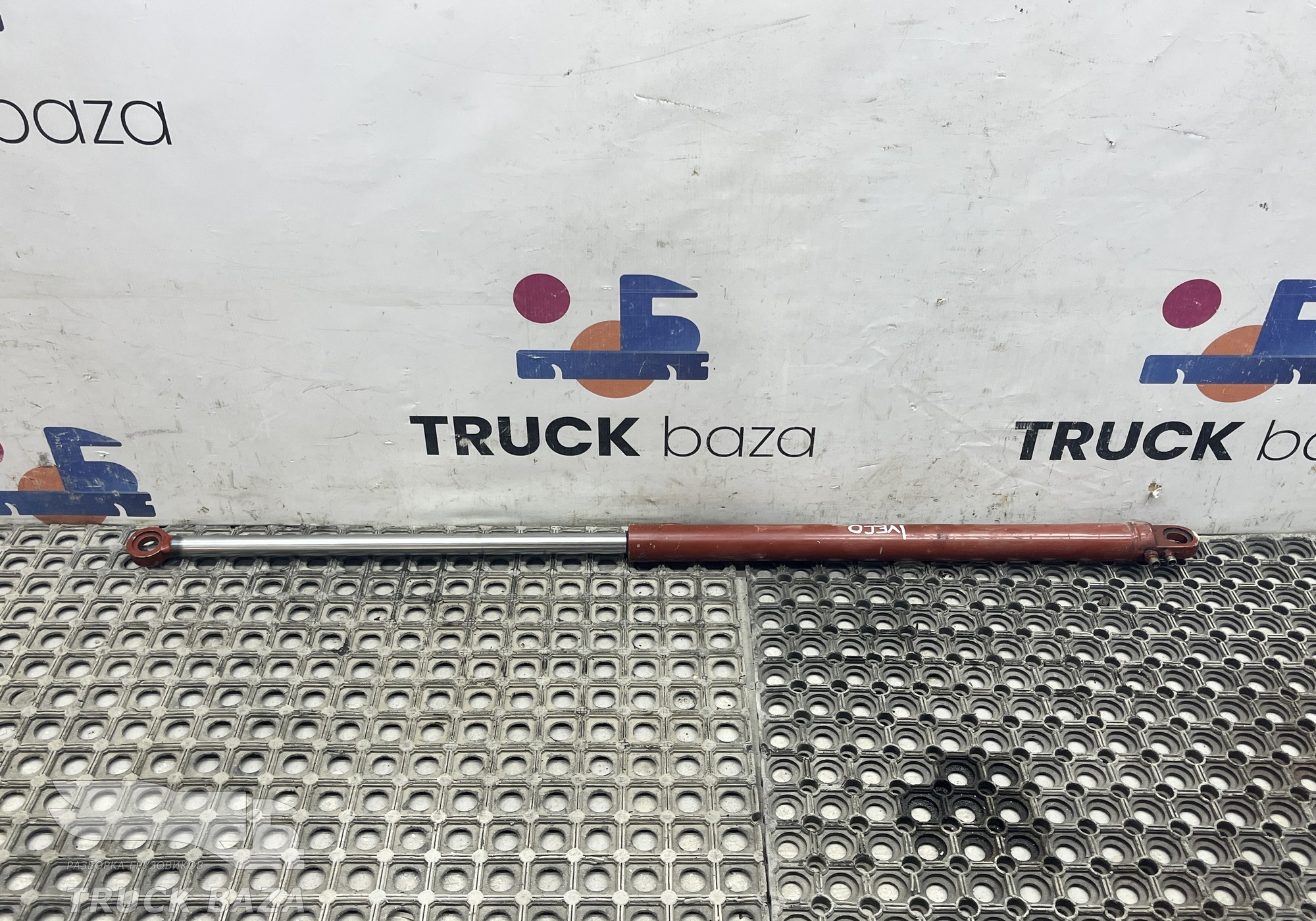 98427951 Цилиндр подъема кабины