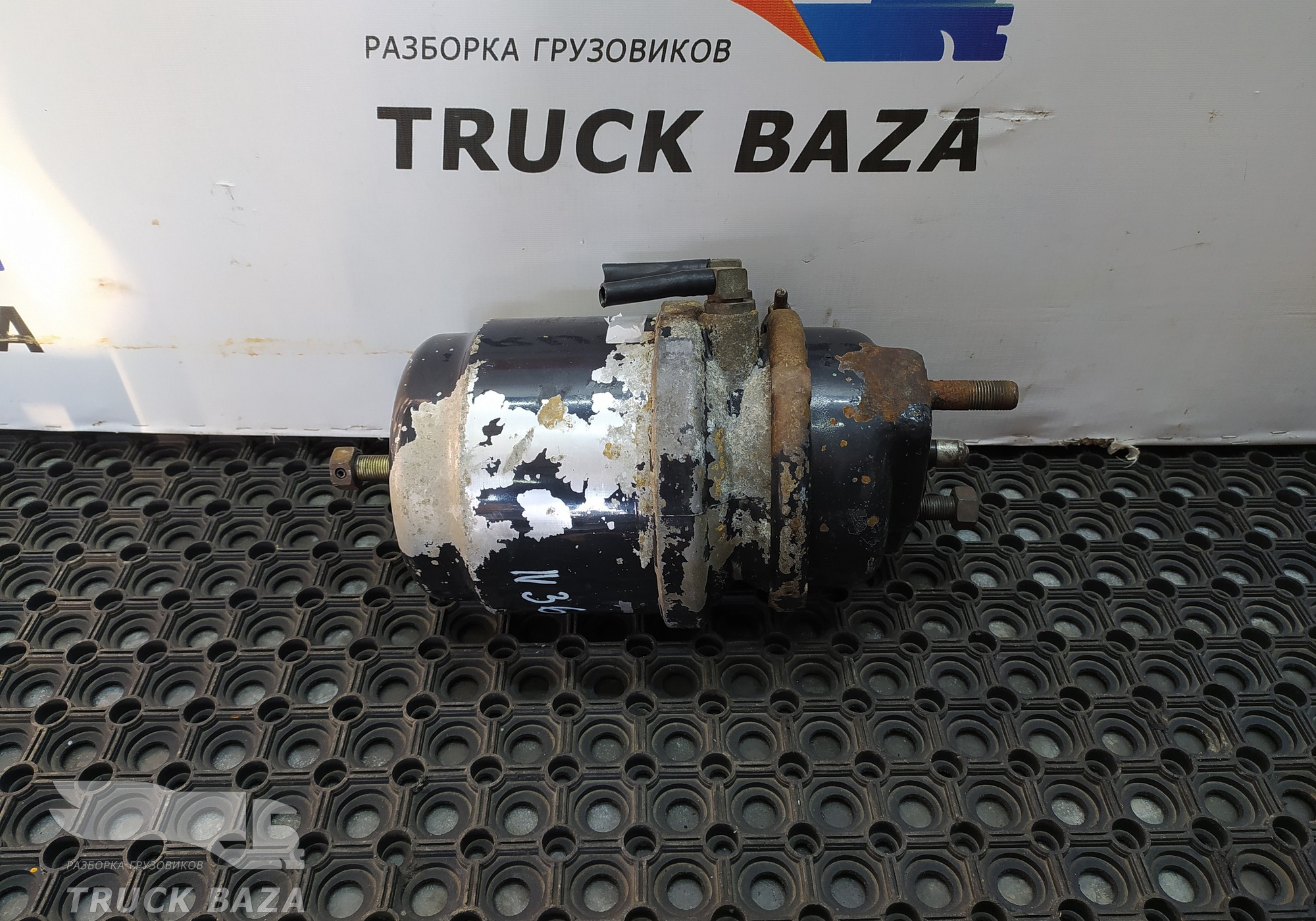 81504116014 Энергоаккумулятор тормозной задний правый для Mercedes-Benz
