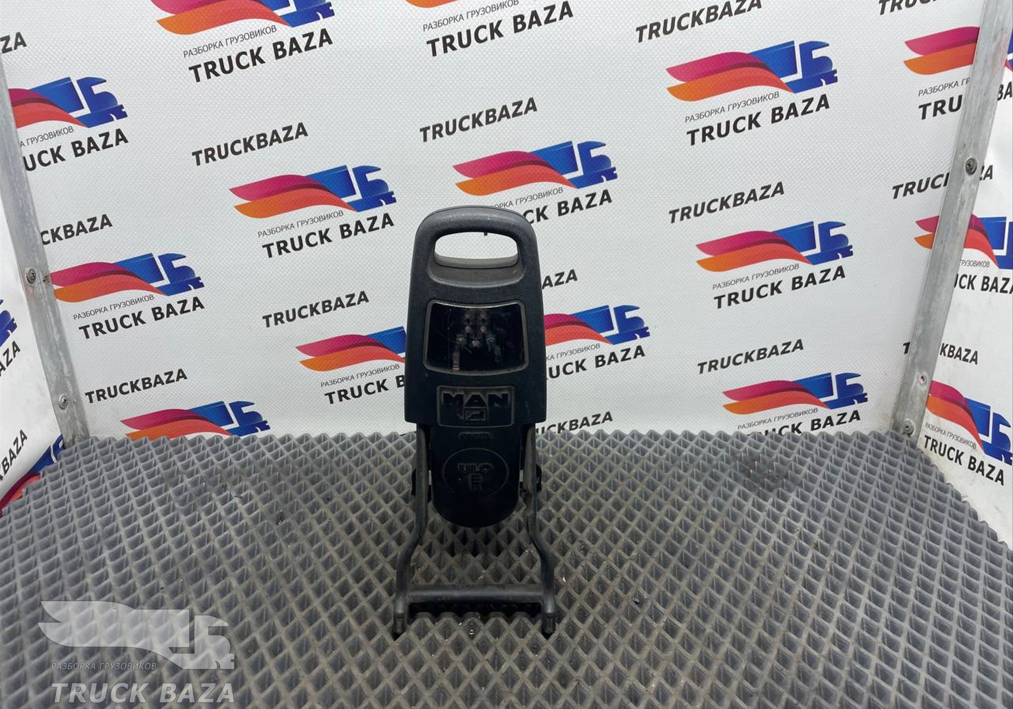 81668046032 Фонарь выносной аварийный для Man TGX II (с 2012)