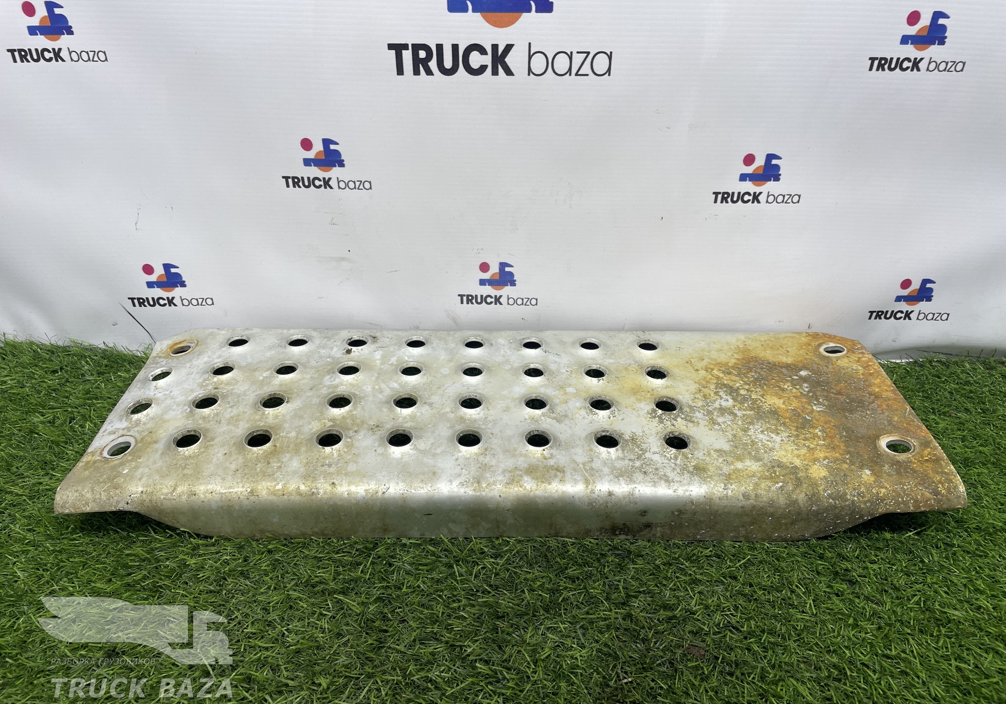 2406856 Площадка подножки ящика АКБ