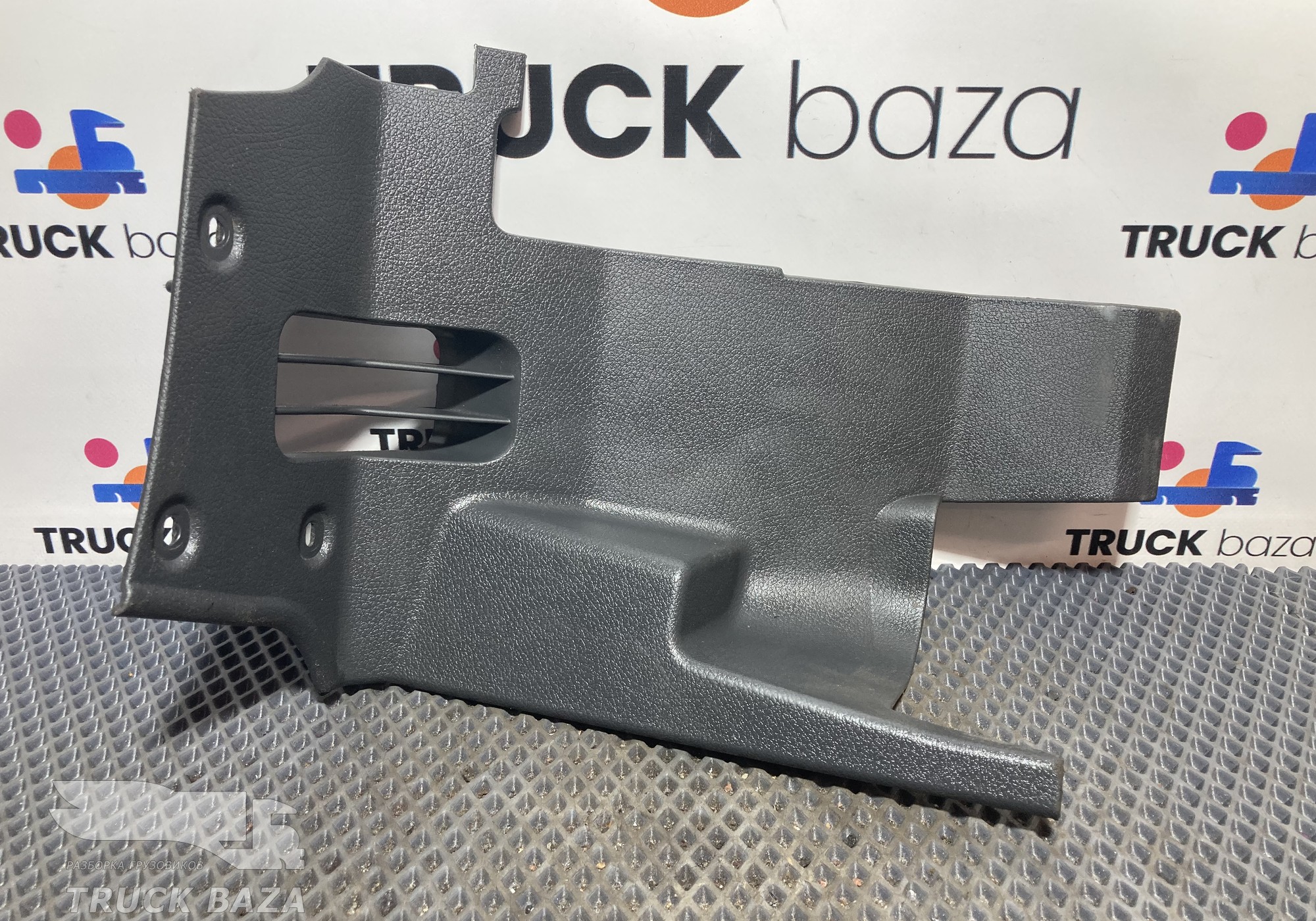 A9436801106 Накладка под педаль сцепления слева