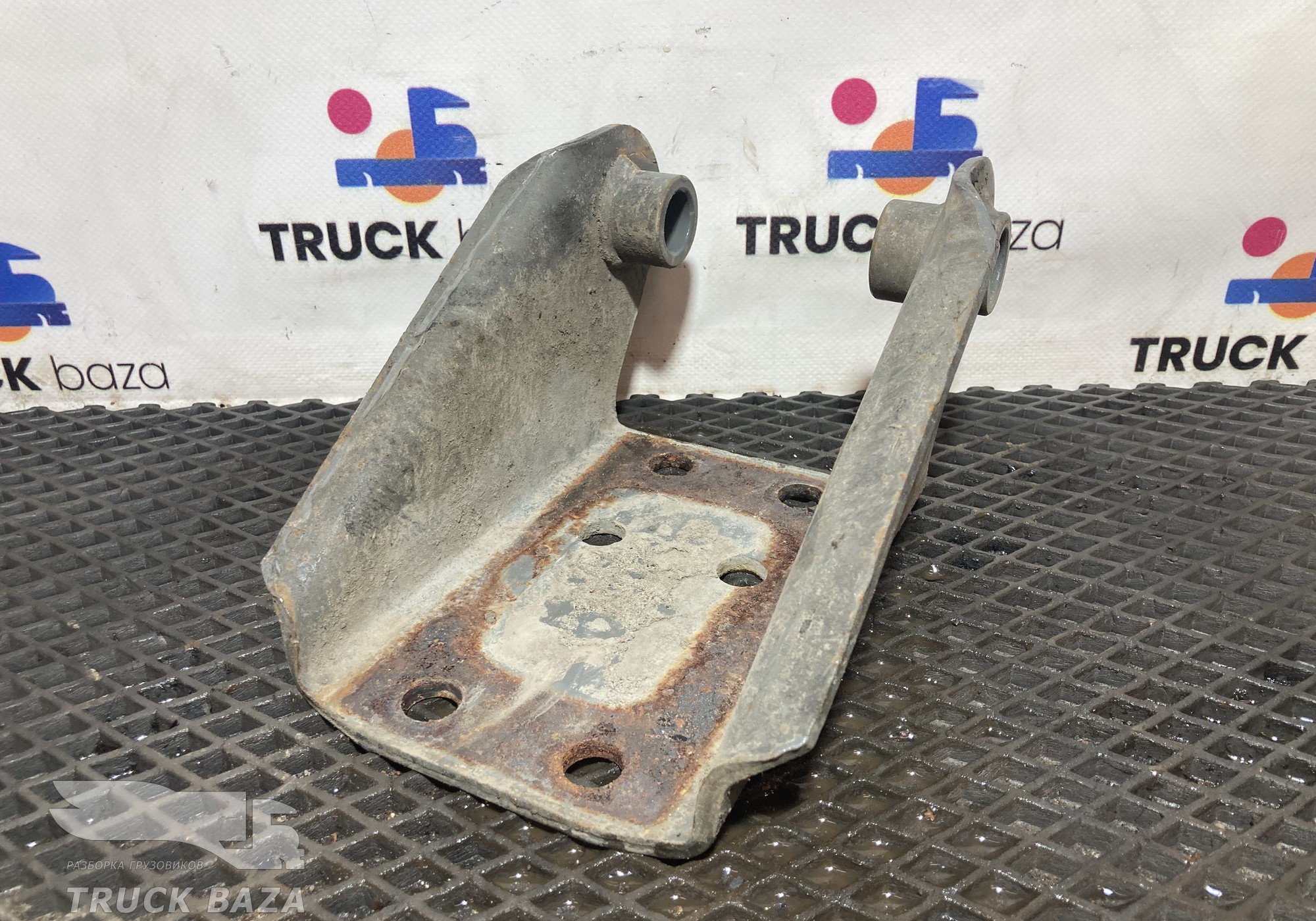 WG9925688102 Кронштейн амортизатора заднего для Sinotruk Sitrak C7H