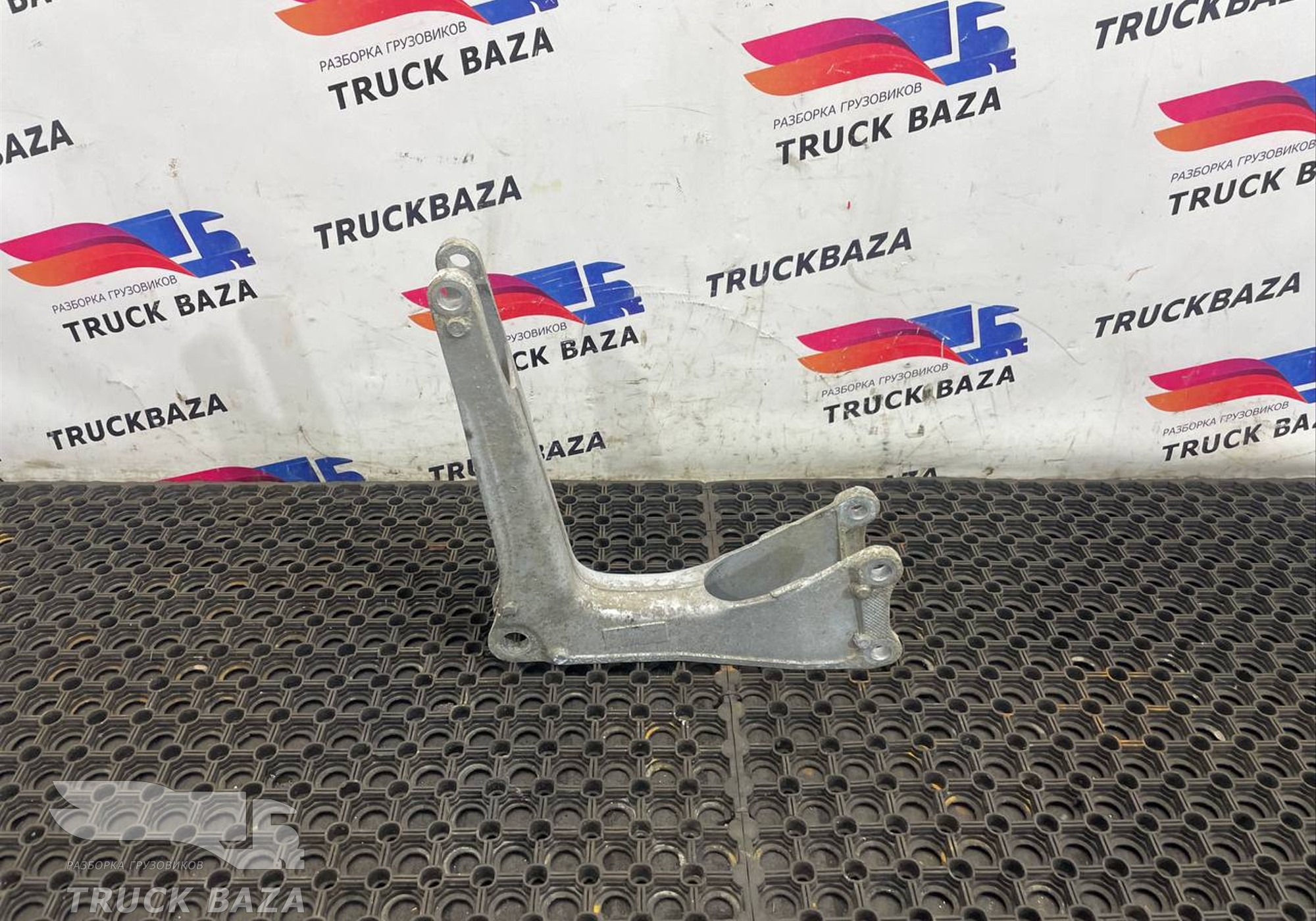 5010552098 Кронштейн цилиндра подъёма кабины для Renault Premium I (с 1996 по 2004)