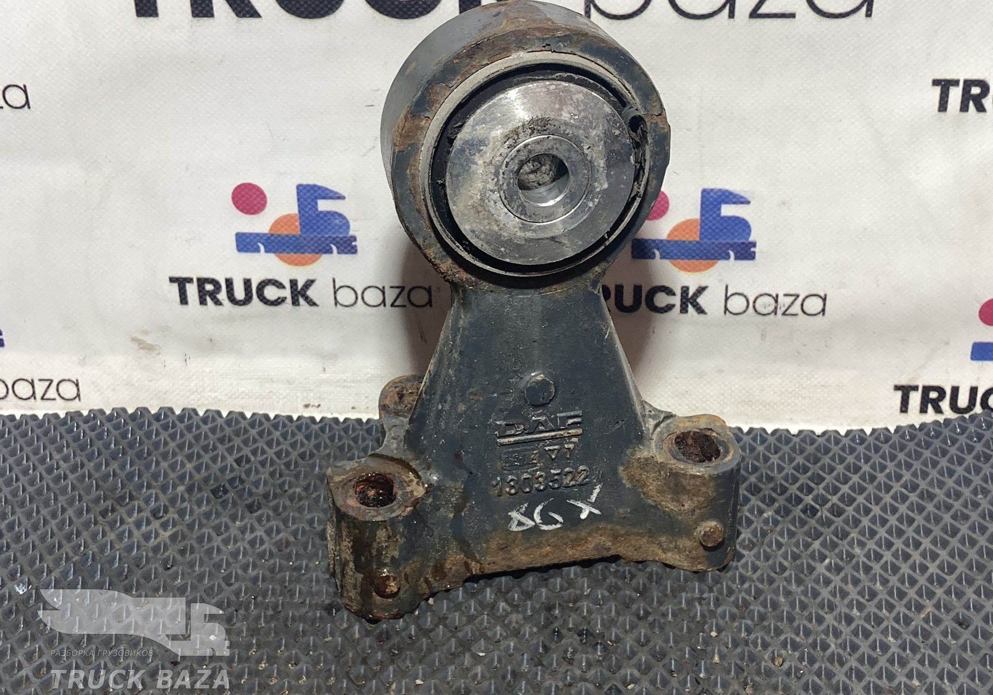 1303522 Кронштейн торсиона кабины левый