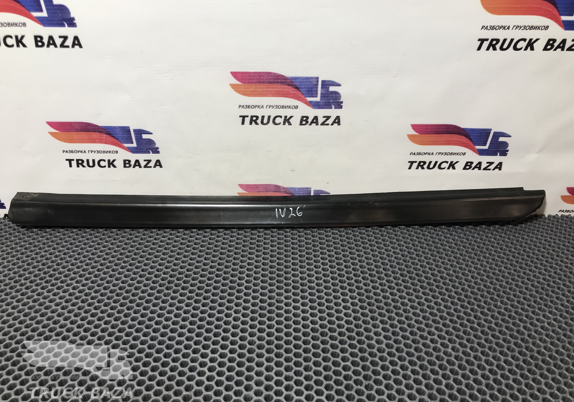 504122072 Уплотнитель стекла левого нижний для Iveco EuroCargo