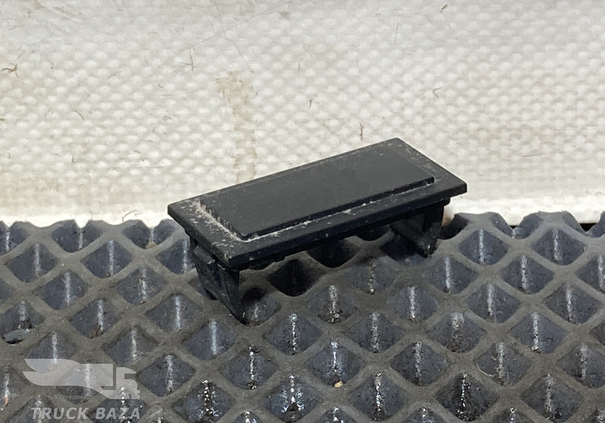 812W255036101 Заглушка кнопки для Sinotruk Sitrak C7H