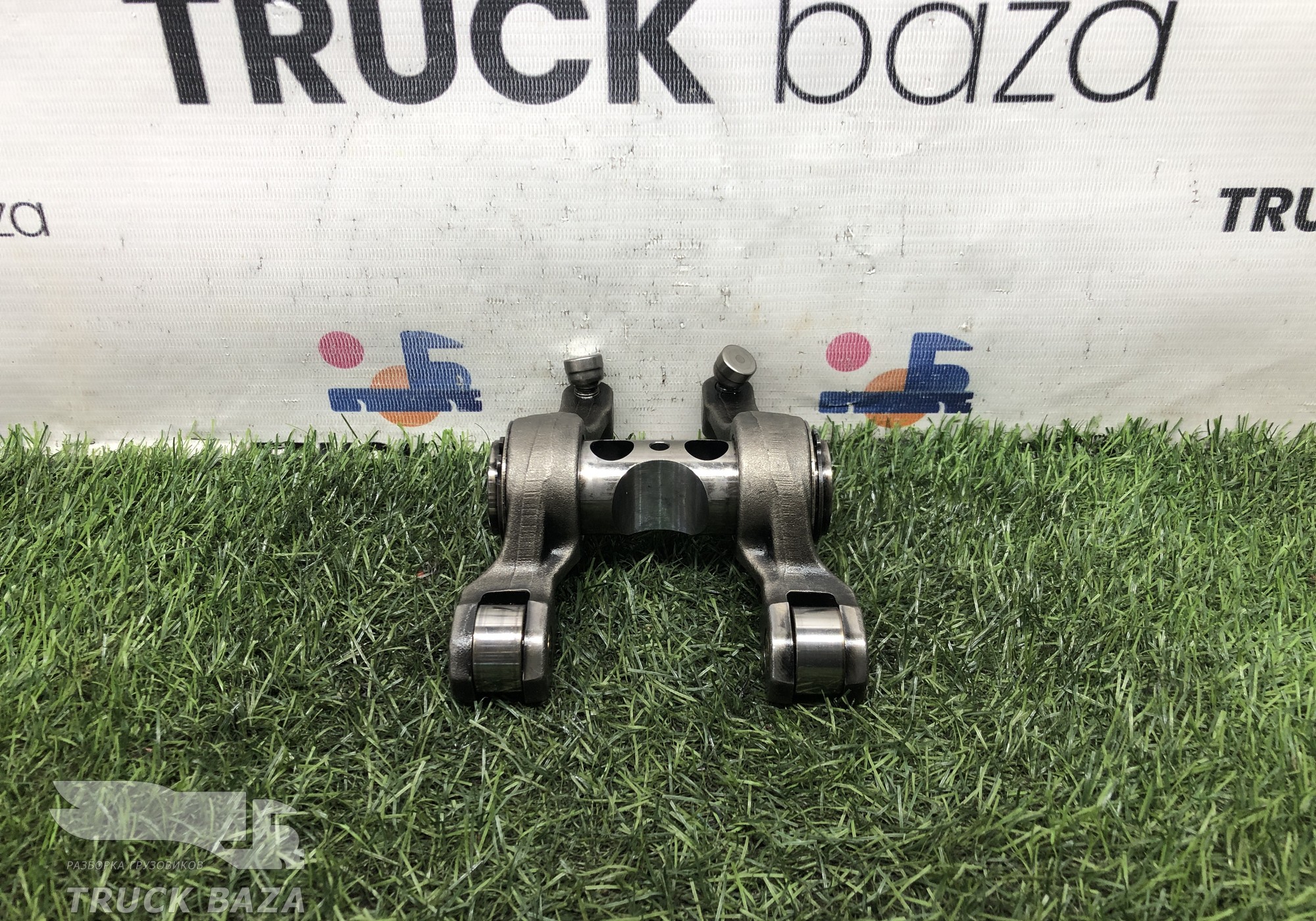 51042035065 Вал рокеров